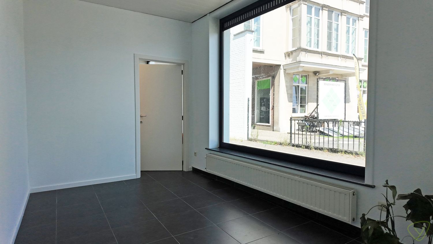 Gunstig gelegen handelsruimte tekoop in het centrum van Eeklo! foto 8