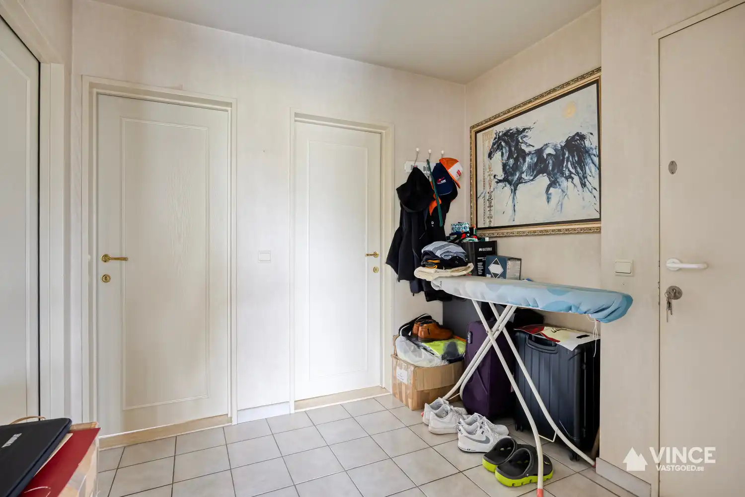 Instapklaar appartement met terras op toplocatie in Ekeren foto 4