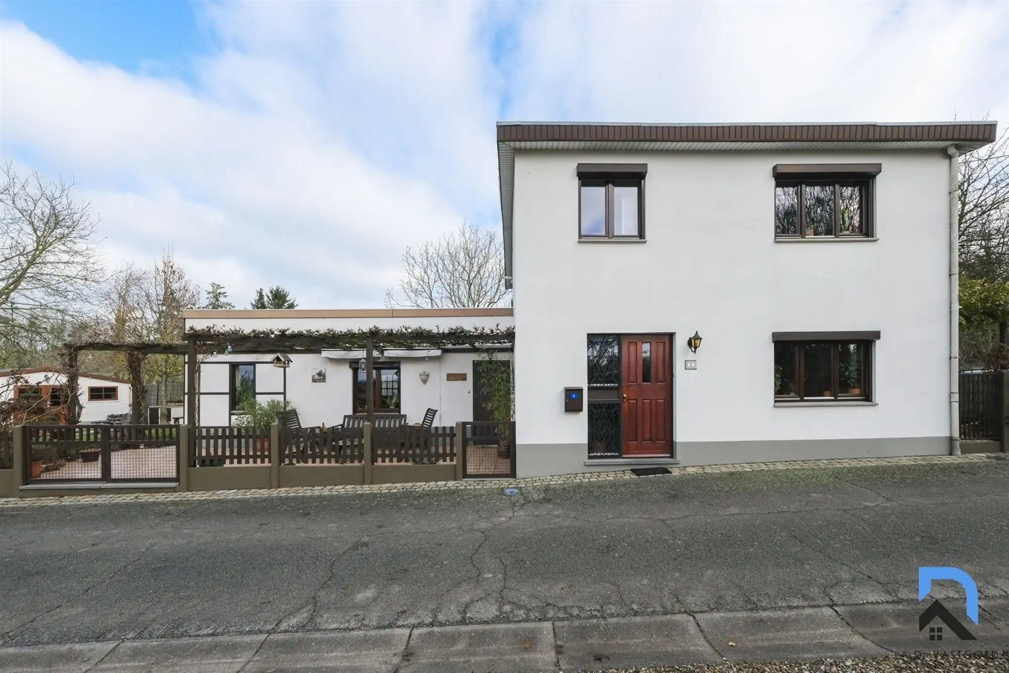 Mooie woning in het groen foto {{pictureIndex}}