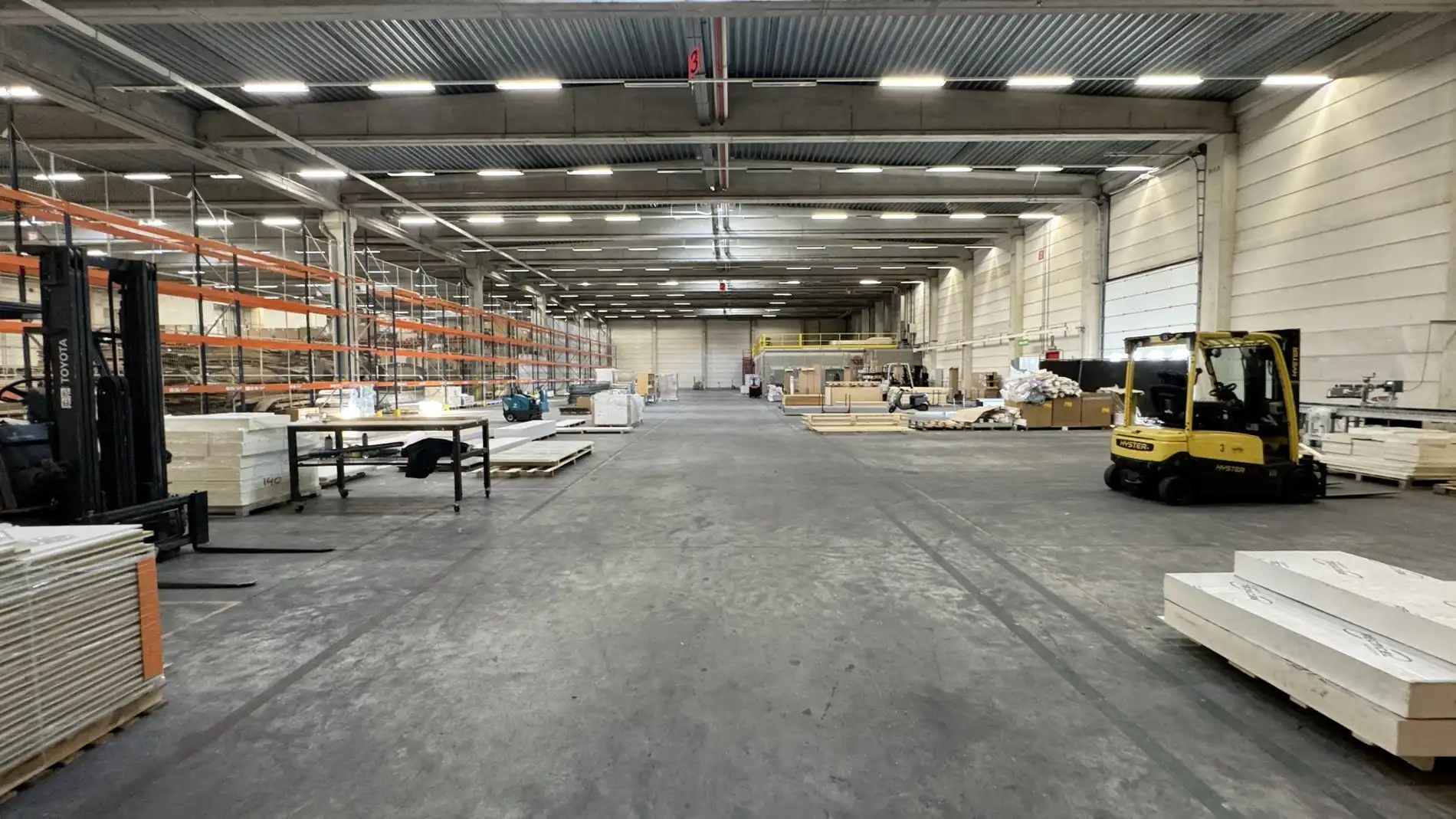 Loods met kantoor te huur nabij E19 in Mechelen foto 5