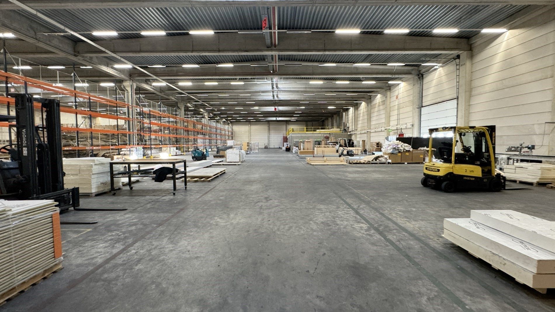 Loods met kantoor te huur nabij E19 in Mechelen foto 5