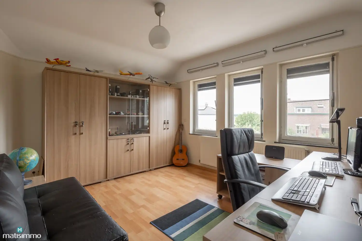 INSTAPKLAAR GERENOVEERDE WONING MET 3 SLAAPKAMERS, GARAGE, CARPORT EN PRACHTIGE TUIN NABIJ HET KANAAL EN DE MAAS IN LANAKEN foto 24