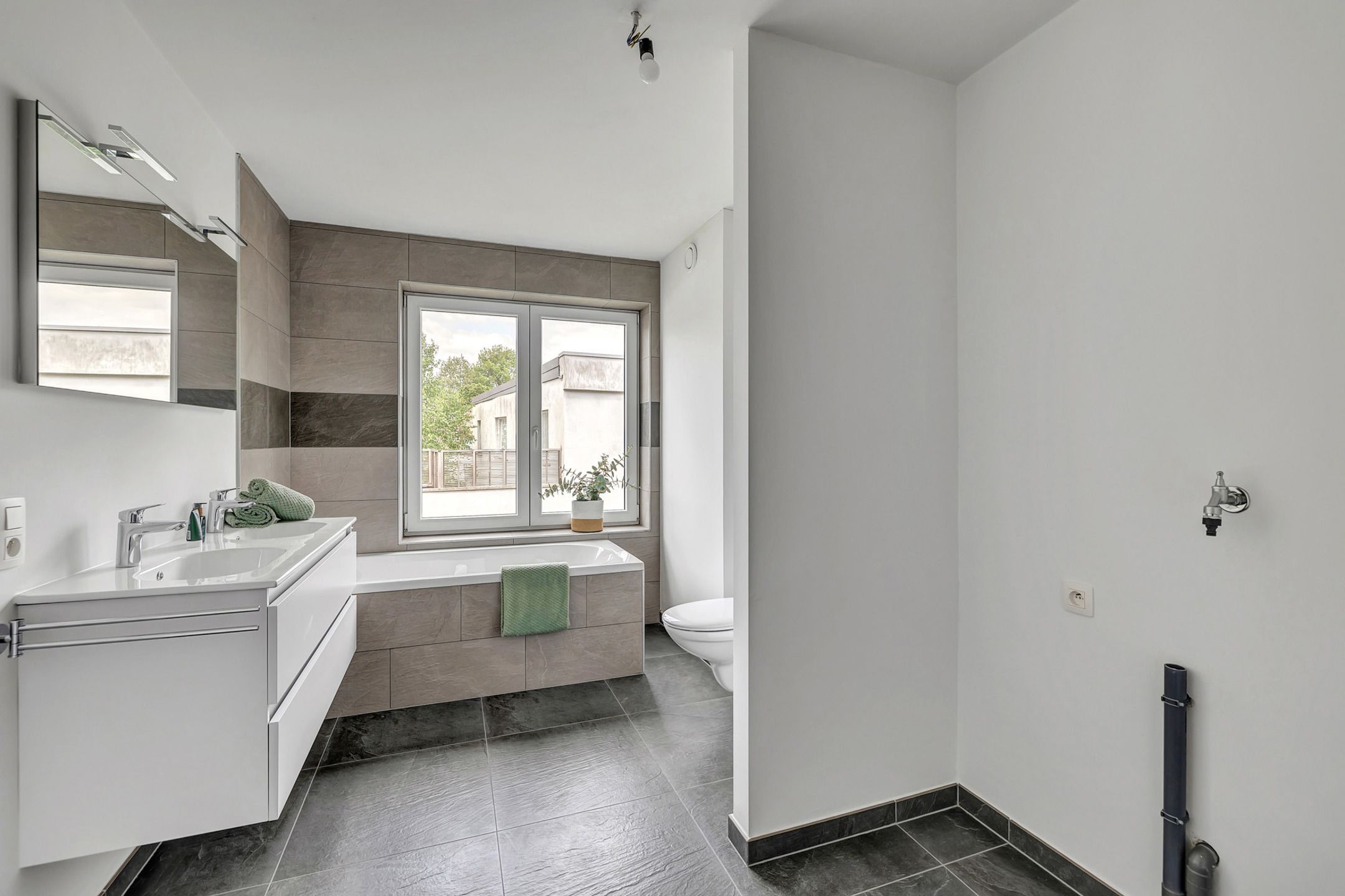 Nieuwbouwwoning met 4 slaapkamers en uitstekende verbinding foto 19