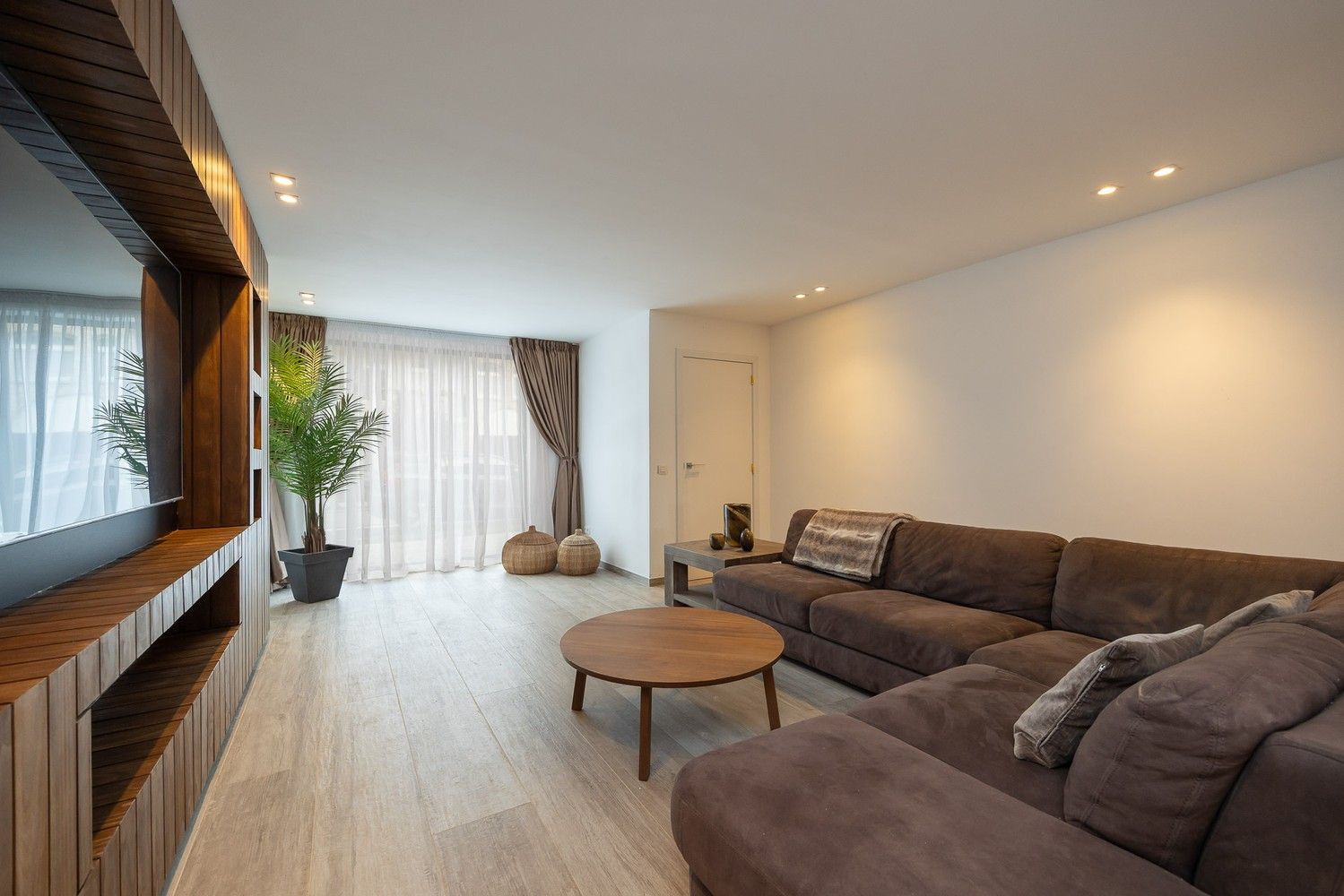 Stijlvol gerenoveerde woning in het hart van ’s-Gravenwezel foto 3