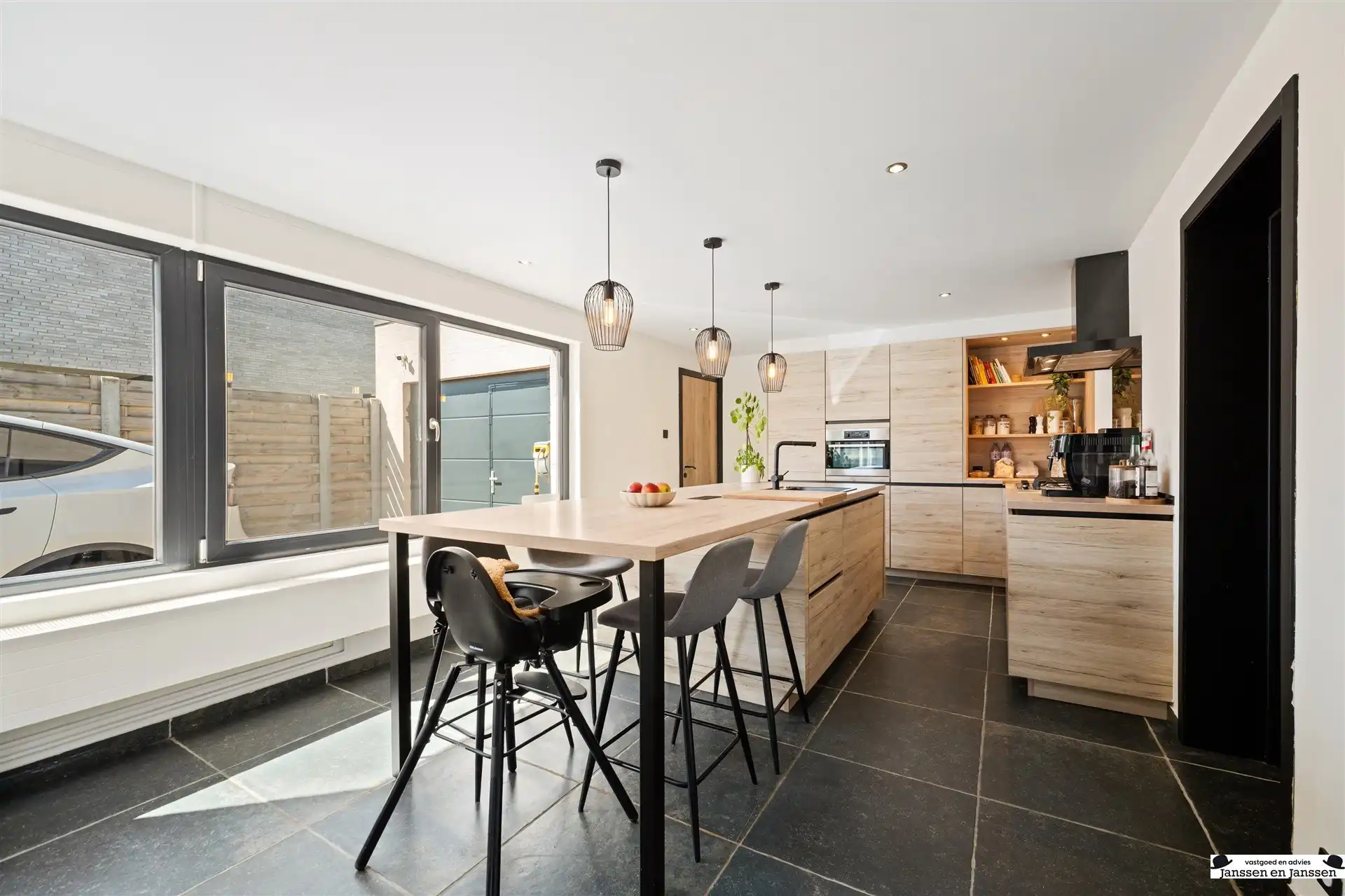 Instapklare gezinswoning met tuin nabij Brugge foto 6