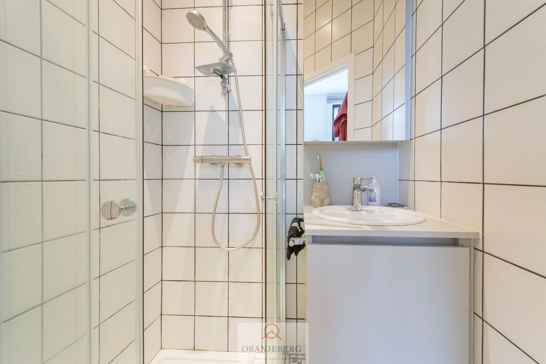 Charmante gerenoveerde woning met terras op topligging! foto 21