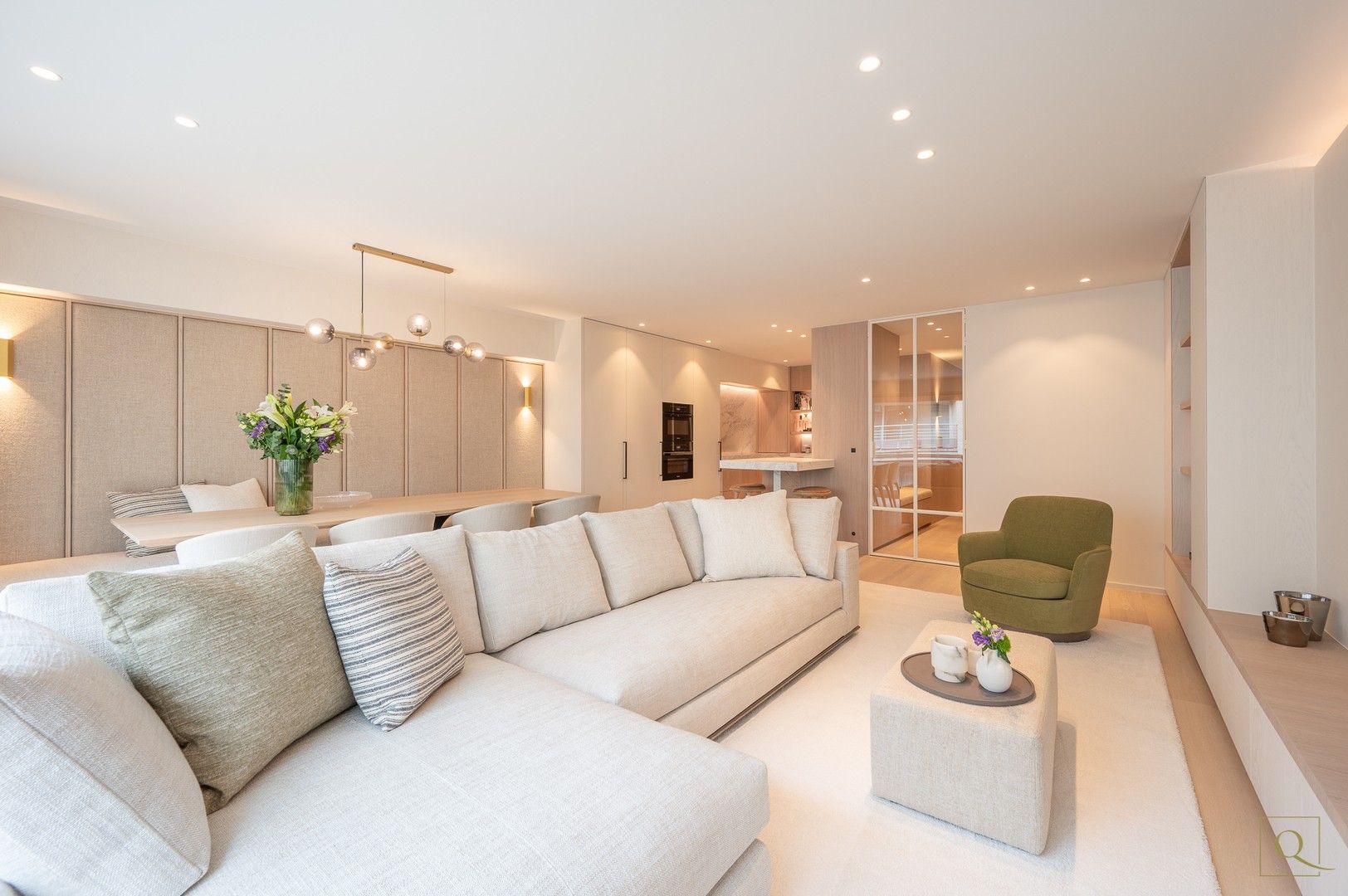 Prachtig gerenoveerd appartement met 3 slaapkamers vlakbij de Dumortierlaan. foto 2