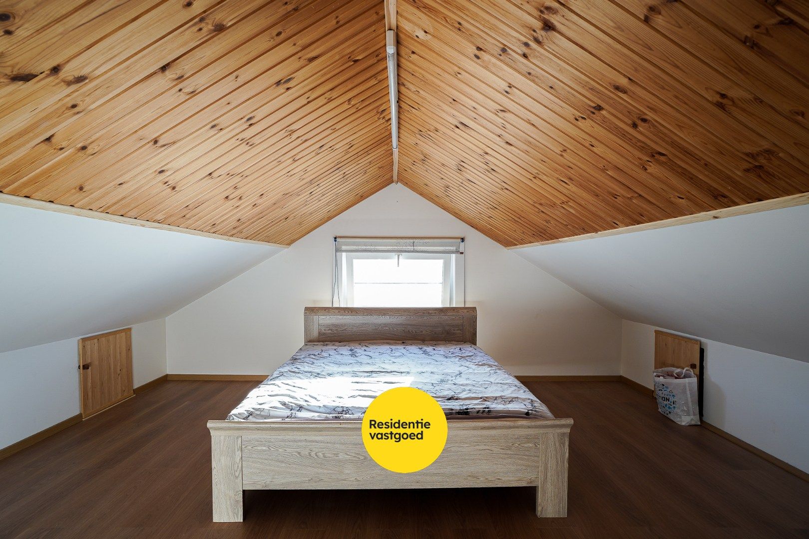 Woning met 5 slaapkamers in het centrum van Eernegem foto 21