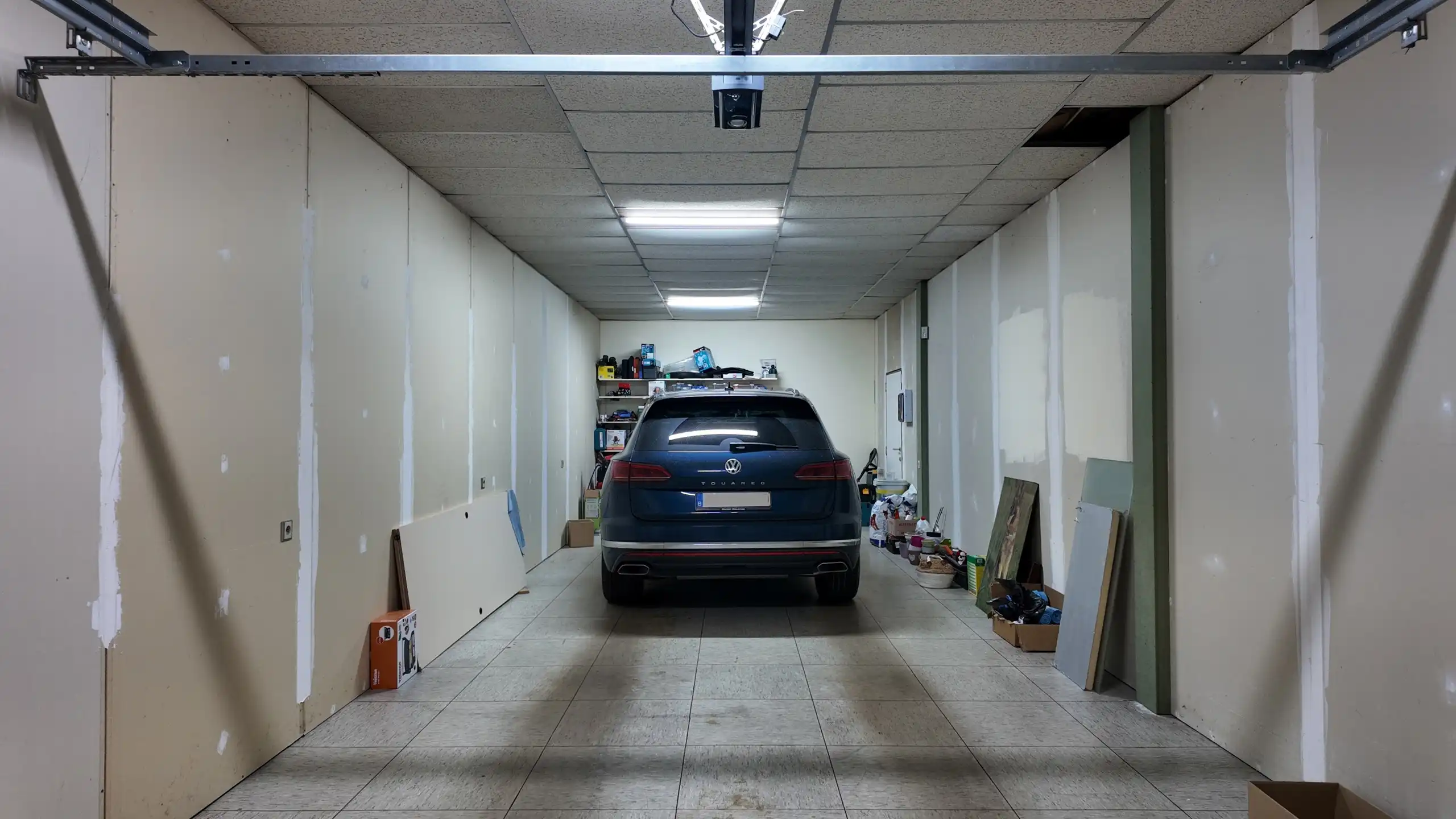 TE KOOP: RUIME WONING MET ACHTERLIGGENDE LOODS IN ZUTENDAAL foto 9