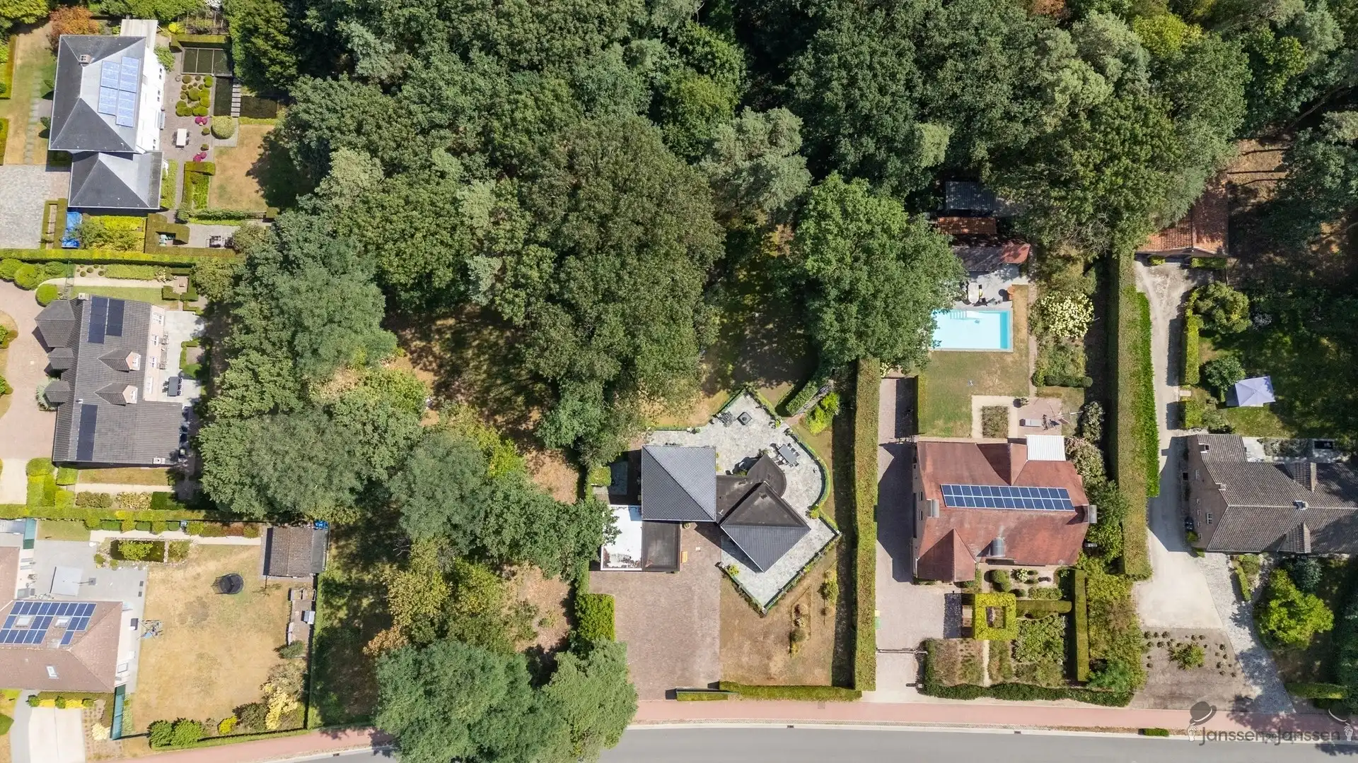 Architecturale woning met 4 slaapkamers op een royaal perceel van 2.012 m² foto 26