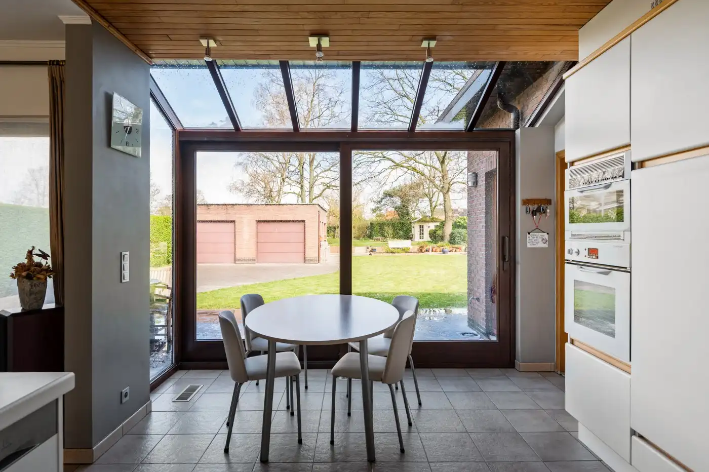 Instapklare, vrijstaande woning met 4 slpk., garage en grote tuin foto 12