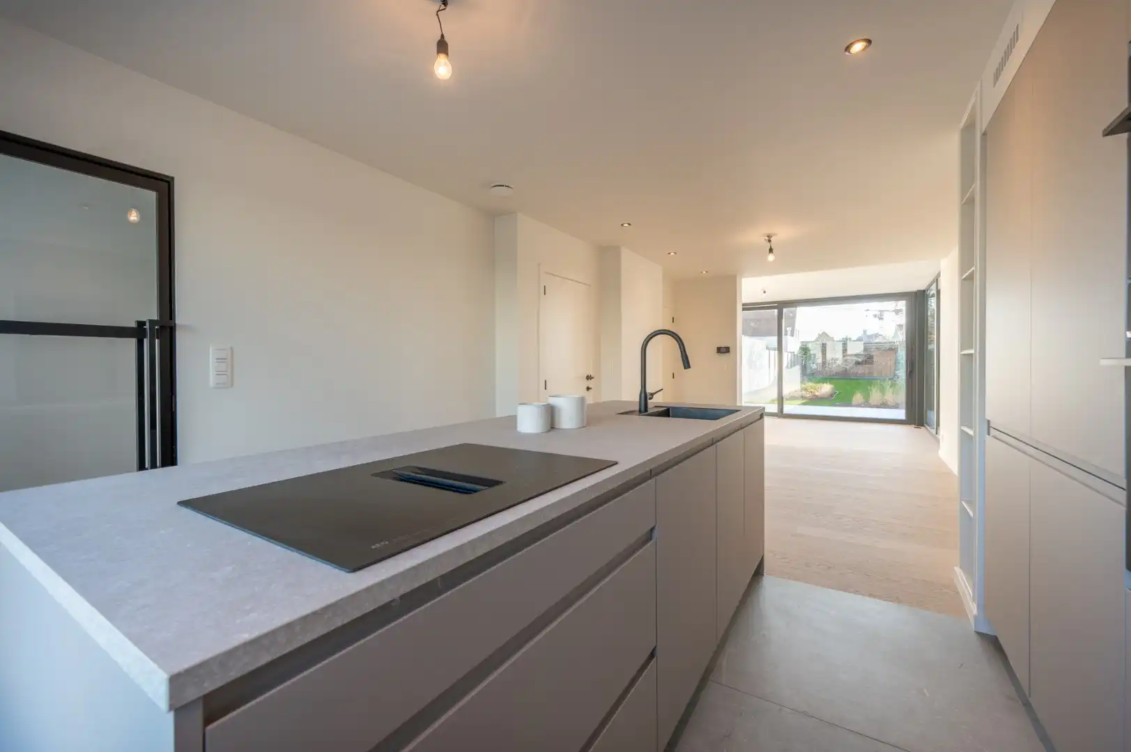 Volledig gerenoveerde en energiezuinige woning met prachtige diepe tuin foto 12