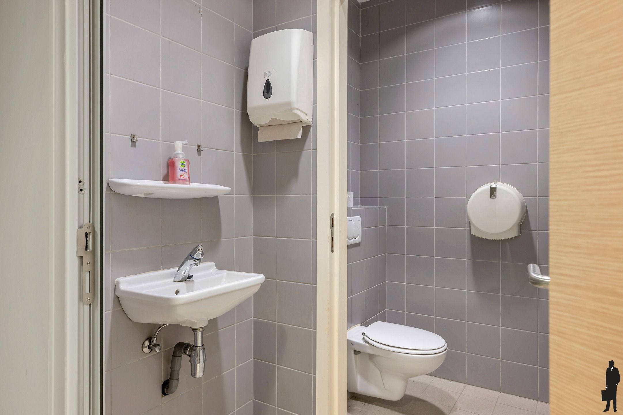  Commercieel Gelijkvloers in het Hart van Westmalle  foto 10