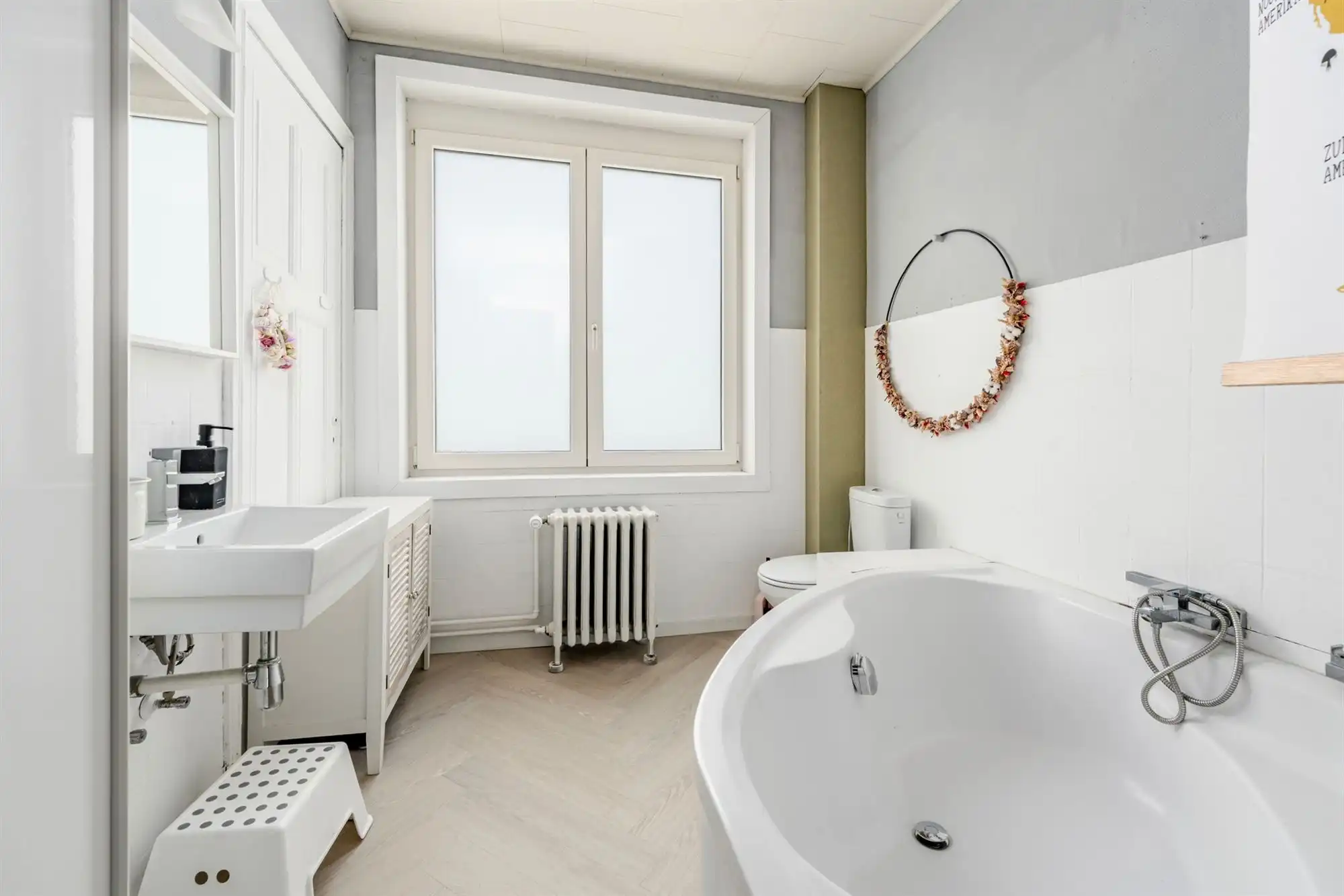 Statige herenwoning met karakter, ruimte en moderne luxe op toplocatie in Oostende foto 28