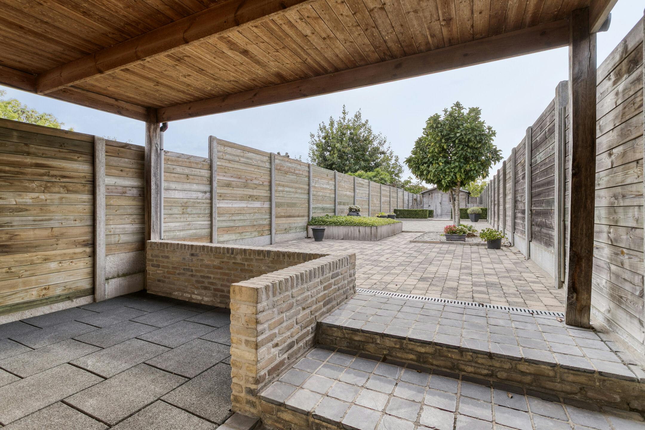Instapklare gezinswoning met gezellige tuin in Roeselare foto 17
