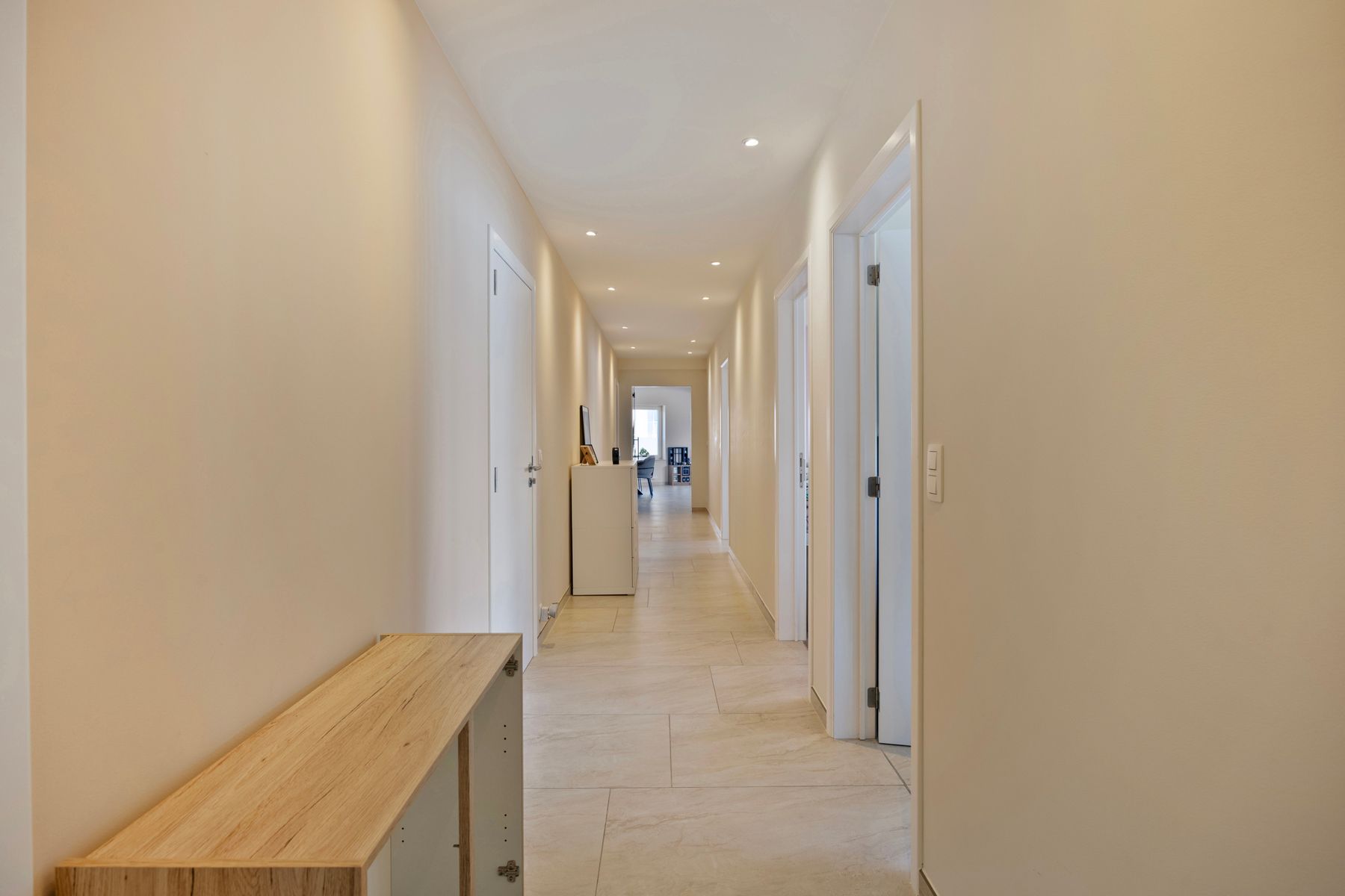 Ruim gerenoveerd 3-slaapkamer appartement op toplocatie !!! foto 6