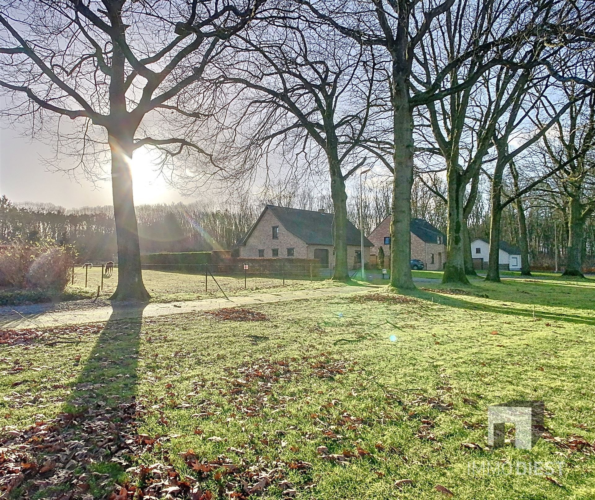 Residentiele bouwgrond - 21,25are - zuid gericht foto 2