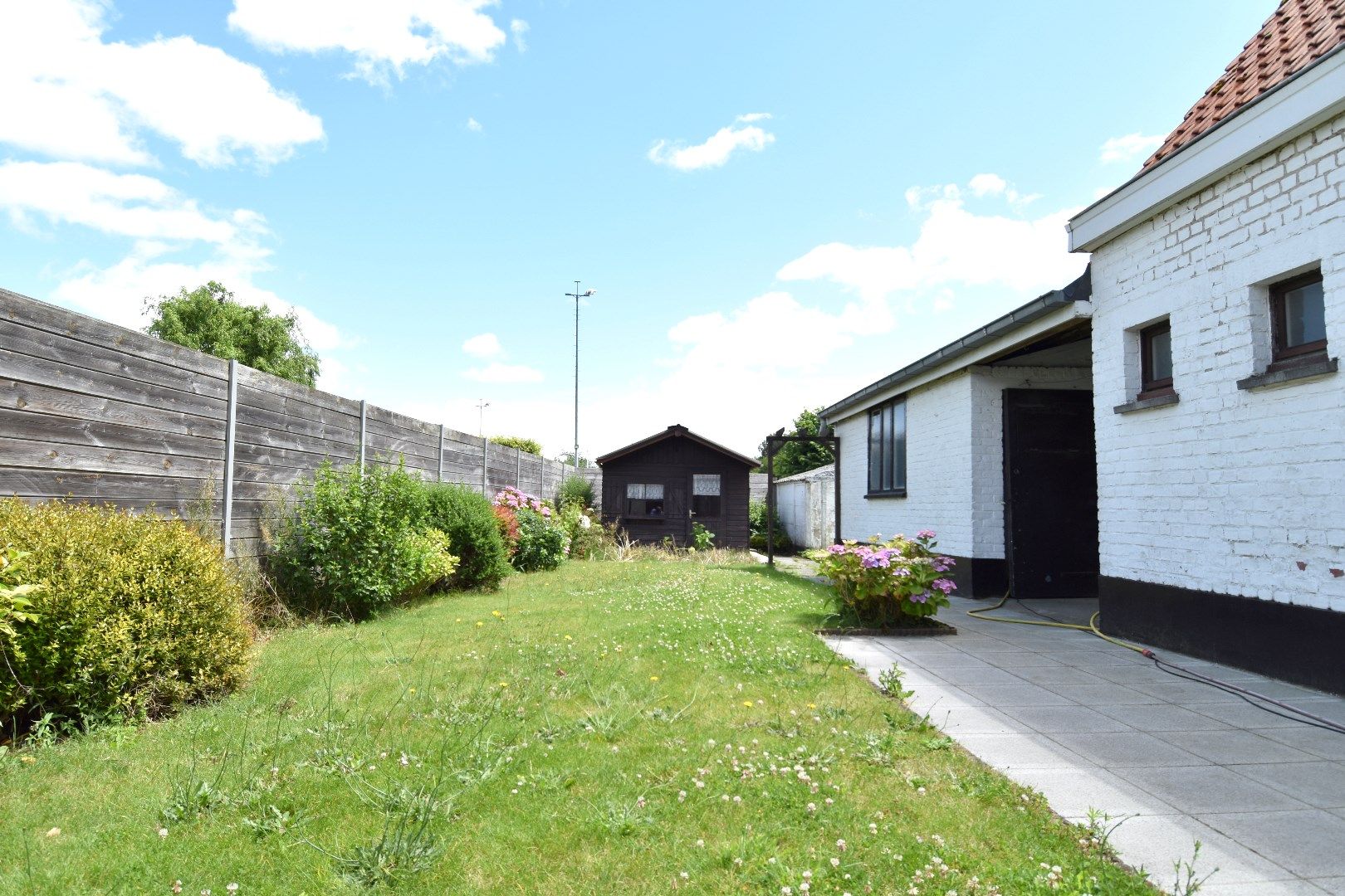 Halfopen bebouwing met 3 slaapkamers (méér mogelijk!), garage en grote tuin te koop in Heule foto 16