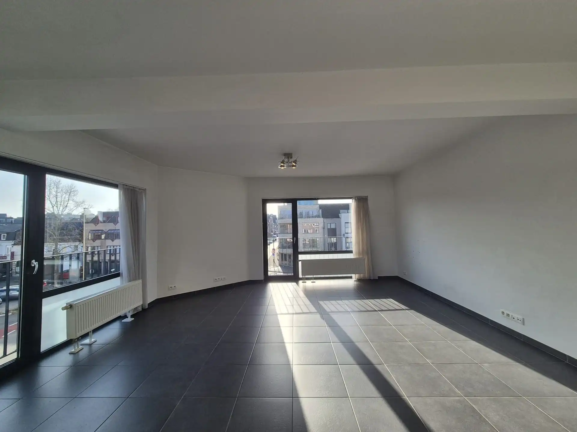 Gunstig gelegen 2 slaapkamer appartement. foto 6