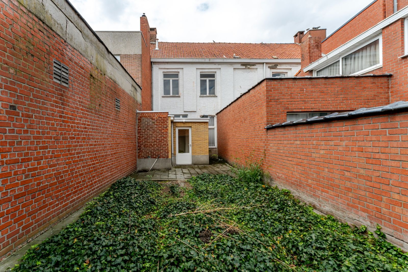 Statige woning met voormalige tandartspraktijk – centrum Ardooie! foto 17