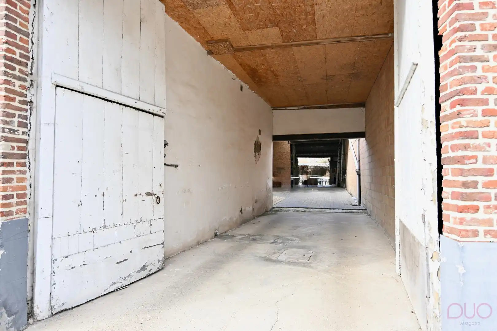 Opbrengsteigendom bestaande uit twee ruime appartement en autostaanplaats foto 3