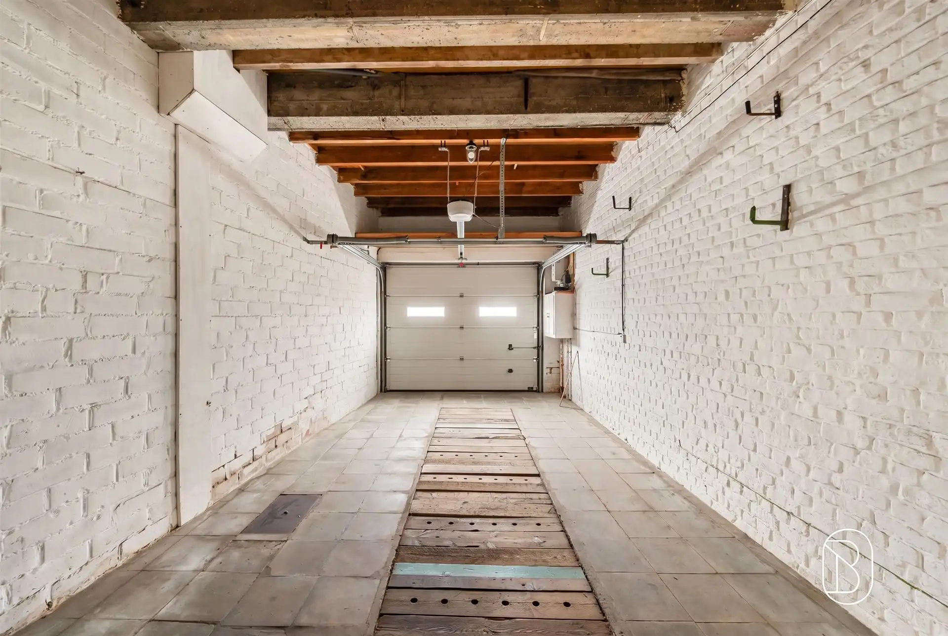 Te renoveren woning met 9 slpk, garage en tuin in Deerlijk foto 6