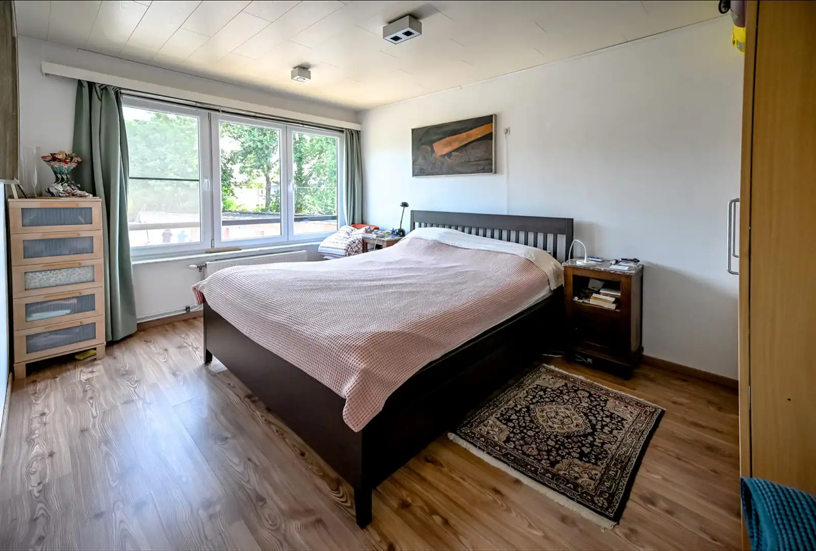 Ruim appartement  (126m²) met 3 slaapkamers en autostaanplaats te Eeklo foto 3
