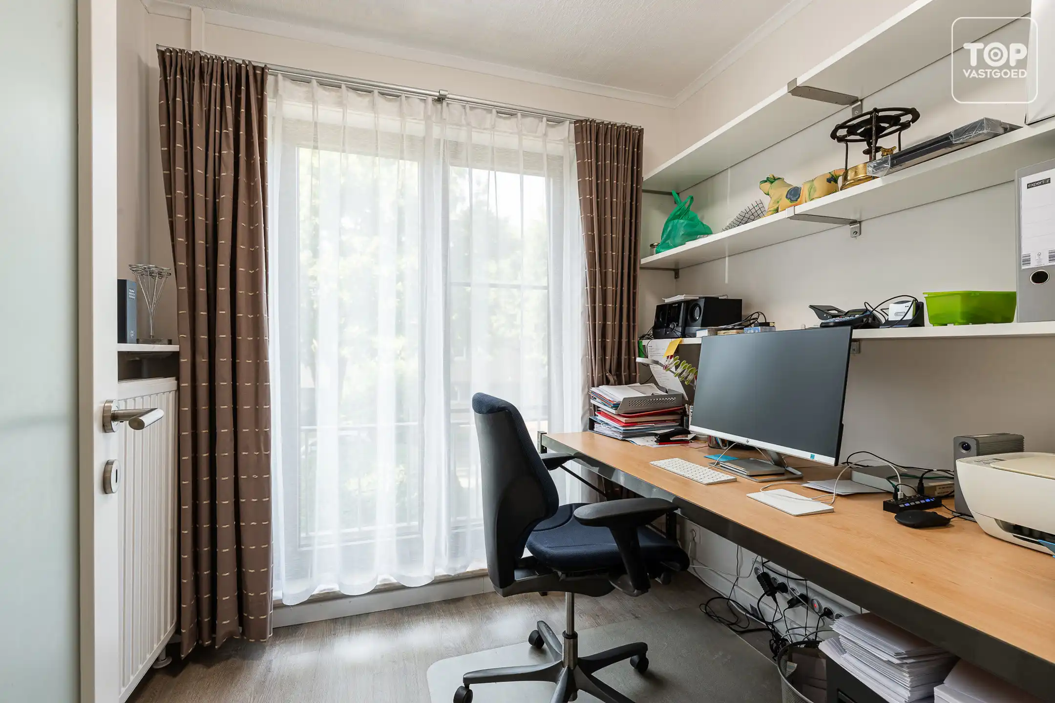 Instapklare halfopen woning met 4 slaapkamers, garage en mooie tuin foto 17