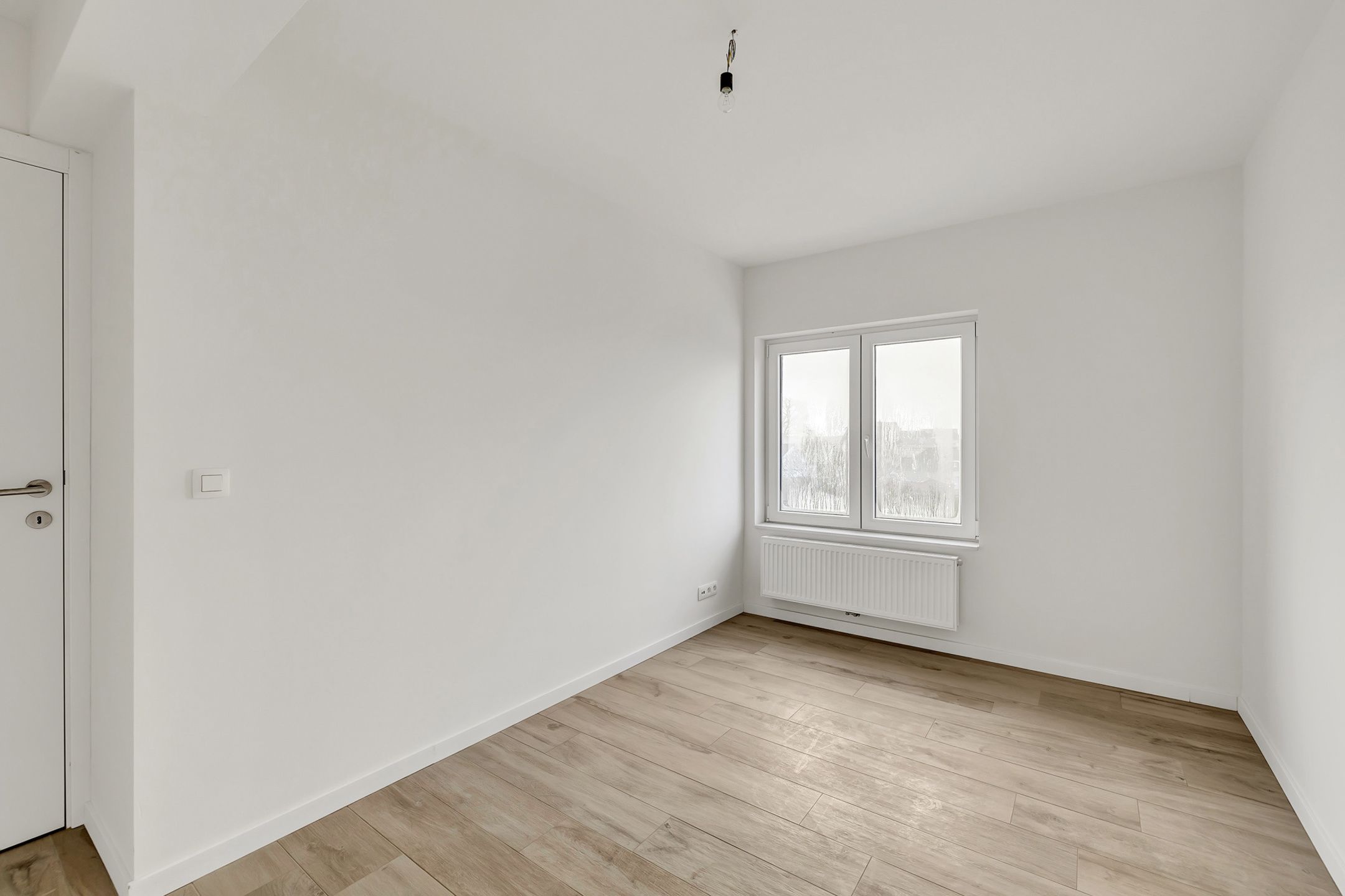 Totaal gerenoveerd appartement met 2 slpks en garage foto 12