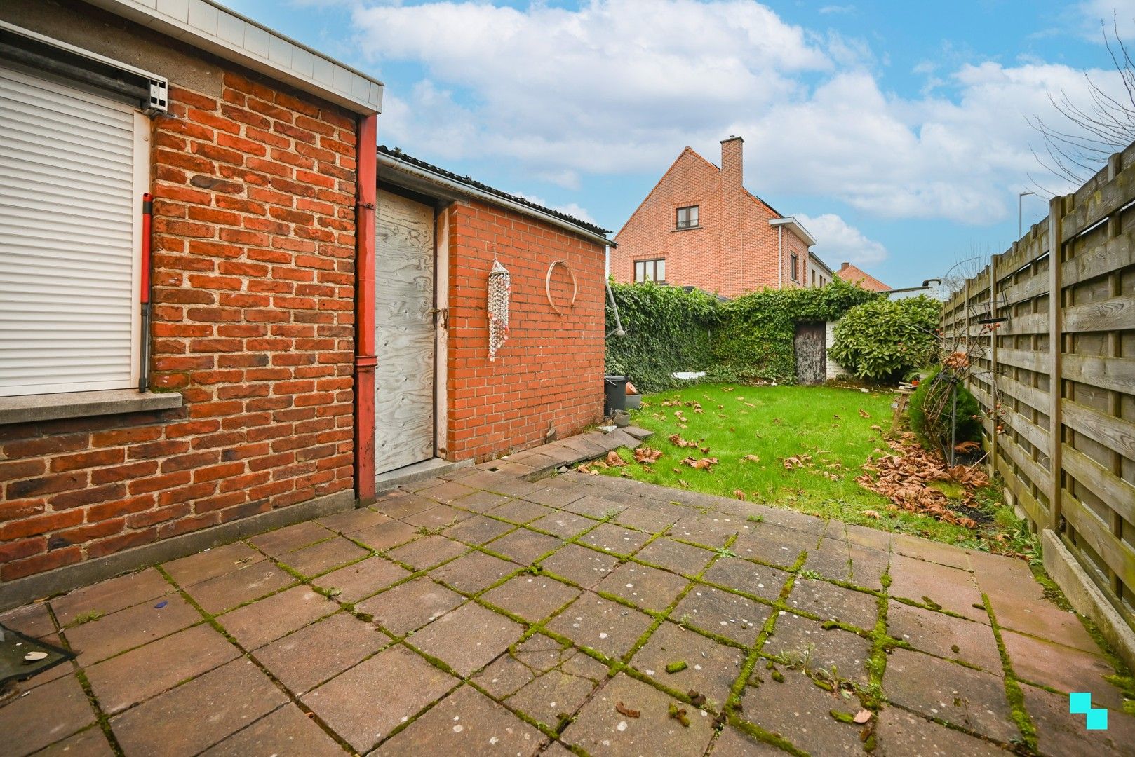 Halfopen bebouwing met garage nabij centrum Izegem foto 30