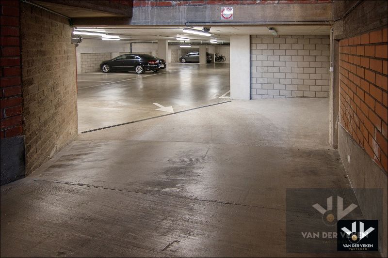 Interessant handelsgelijksvloers in Hasselt-Centrum foto 11