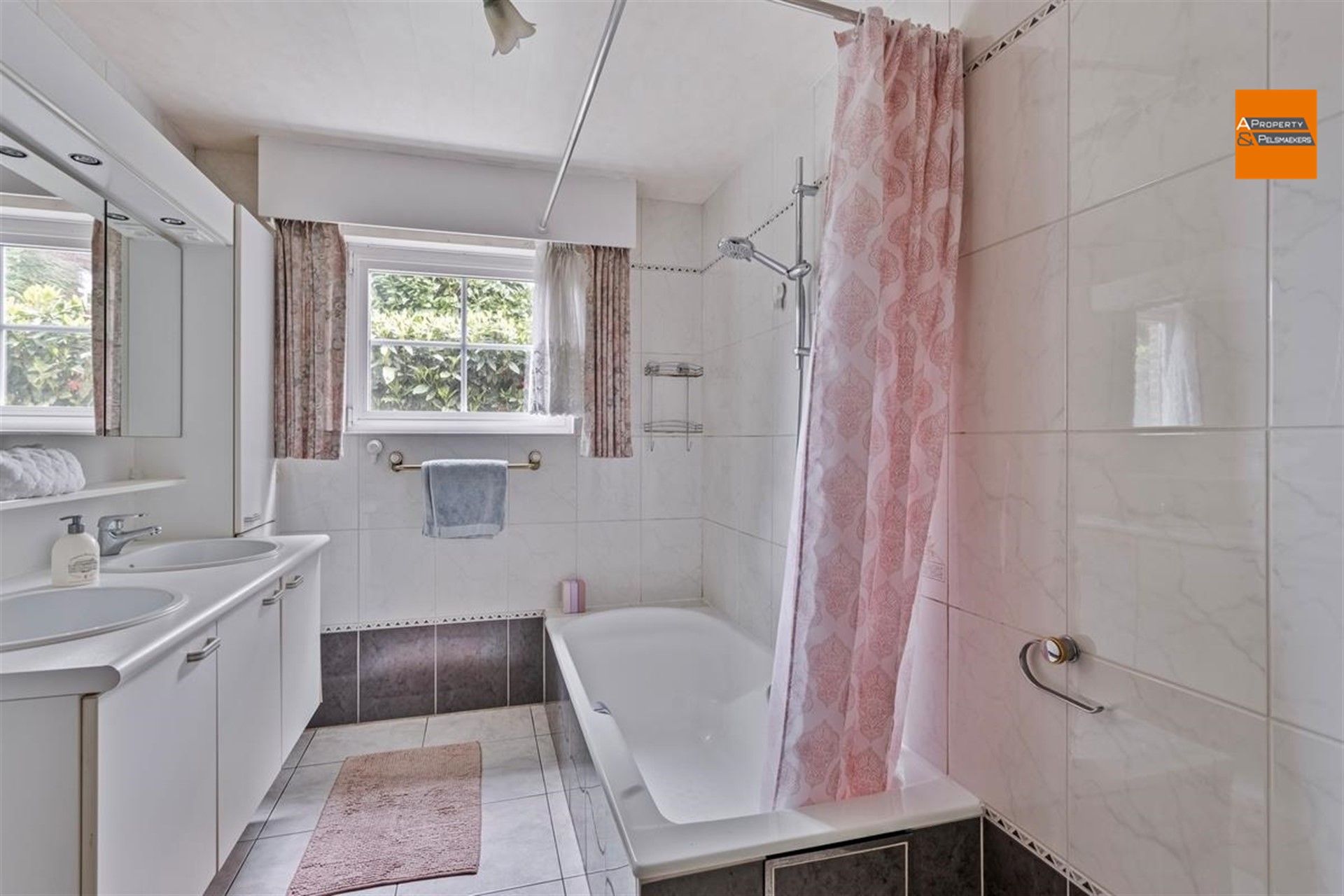 Ruime villa met 4 /5 slaapkamers op prachtige stuk grond foto 14