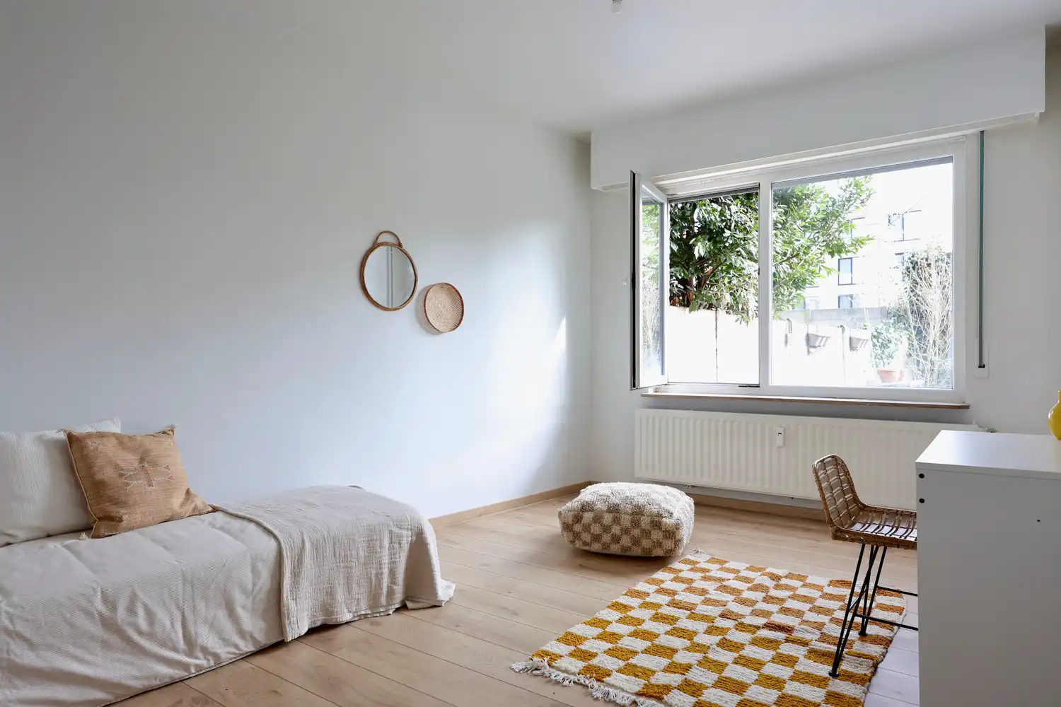Instapklaar appartement met 2 ruime slks, tuin en parking! foto 30