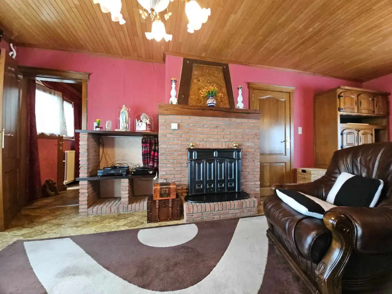 Halfopen bebouwing met garage in rustige omgeving foto 3