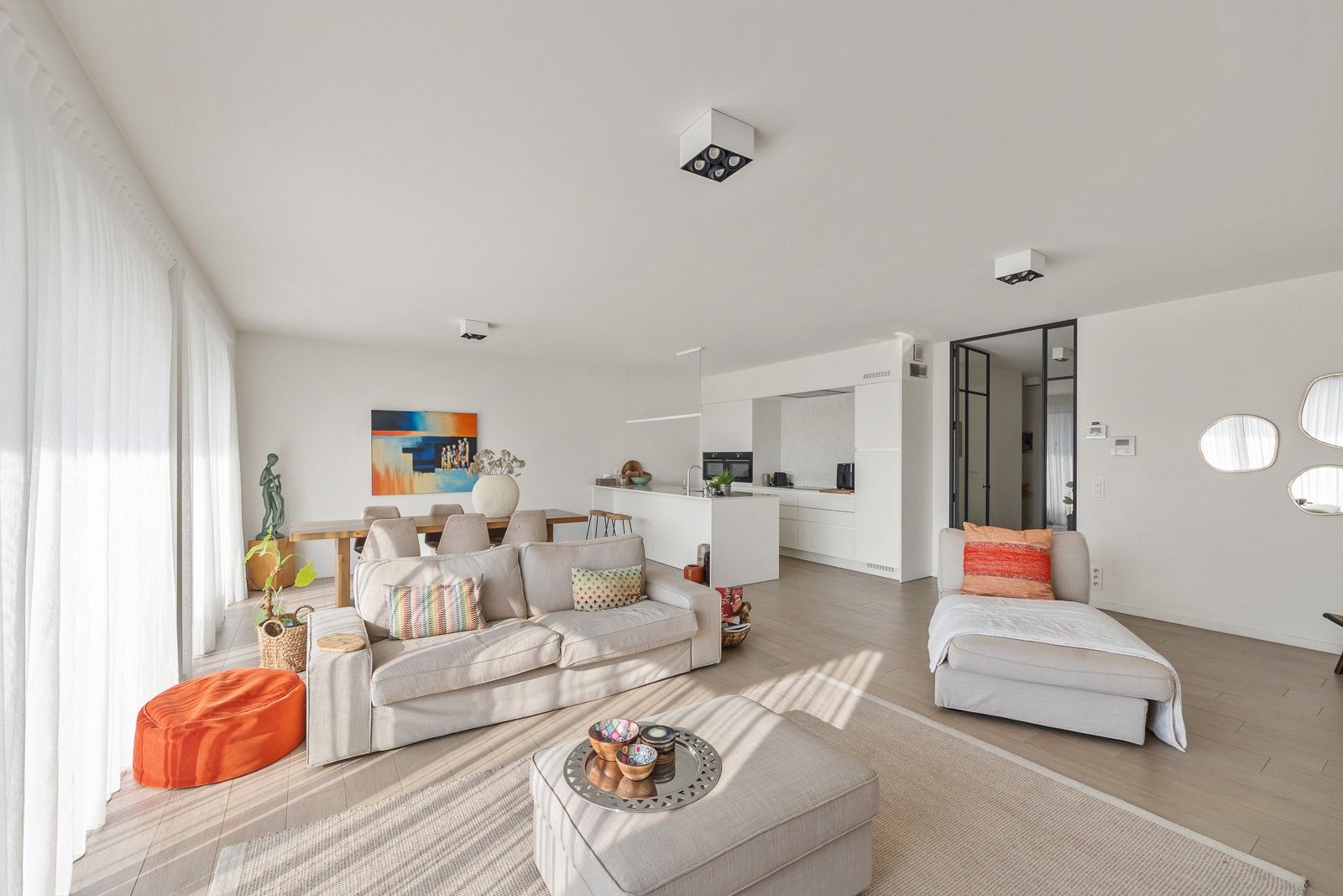 Prachtig appartement van 140m2 met ruim terras, grote kelder én garagebox. foto 4