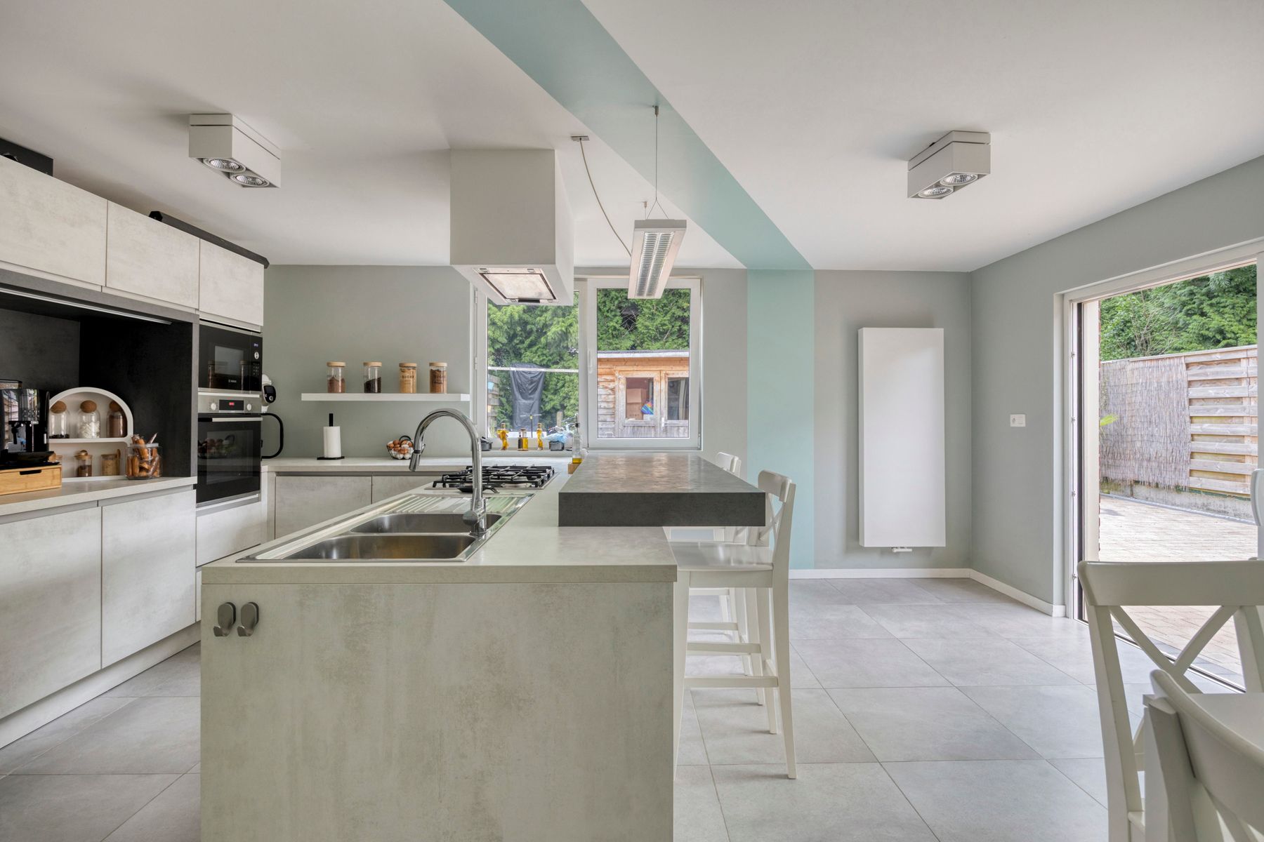 Volledig gerenoveerde, instapklare woning in groene omgeving foto 8