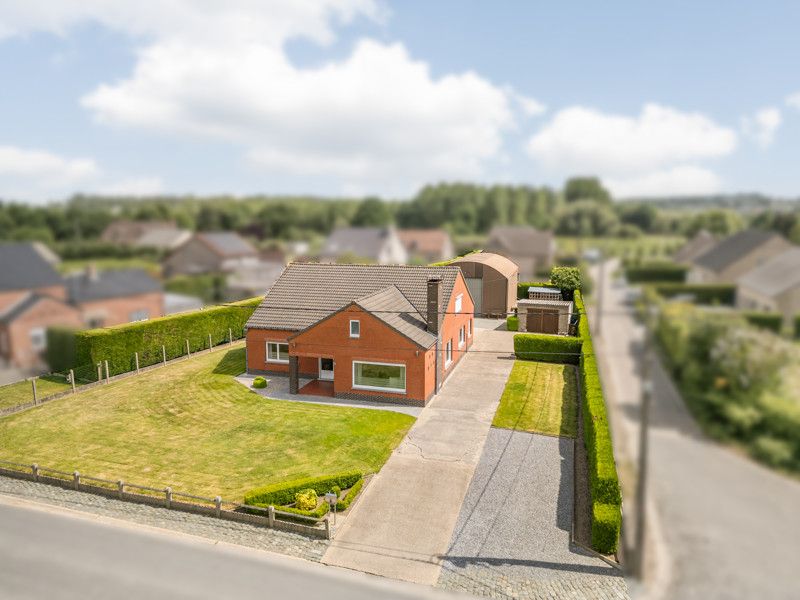 Hoofdfoto van de publicatie: Ruime woning met loods op een perceel van 14are