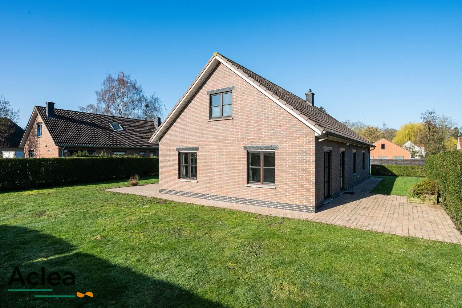 Vrijstaande woning op een zeer goede locatie in Vinderhoute. foto 27