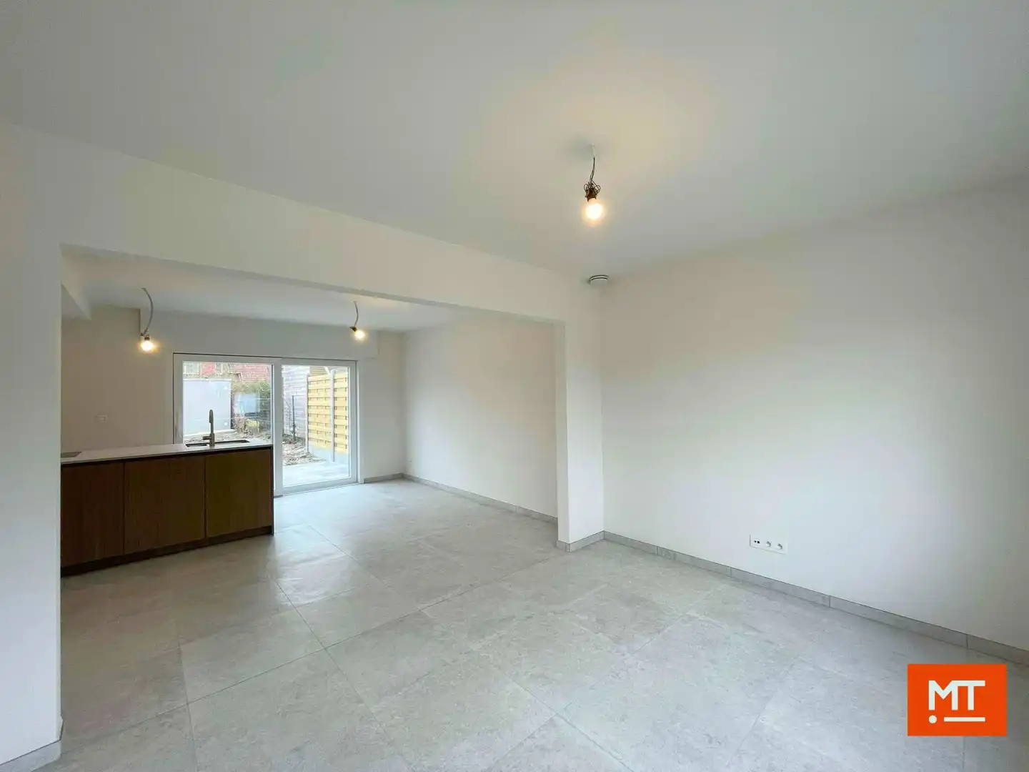 Gerenoveerde halfopen woning te huur in de dorpskern van Beselare foto 3