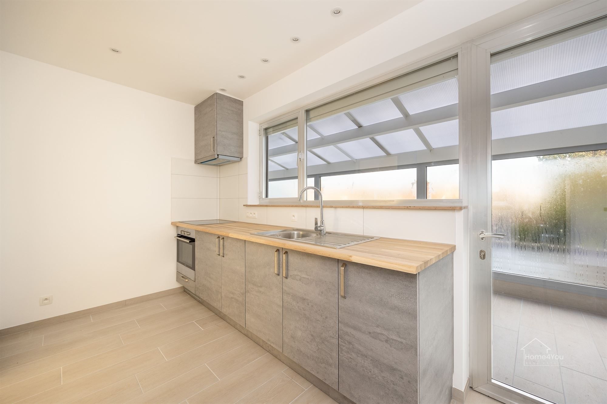 Vernieuwd en zonnig 2 slaapkamer appartement foto 6