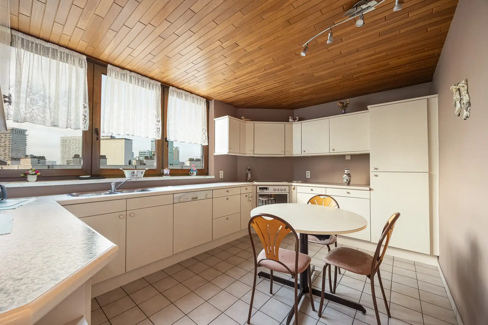 Appartement met veel potentieel Appartement met veel potentieel en panoramisch dakterras in Antwerpen-Noord foto 6