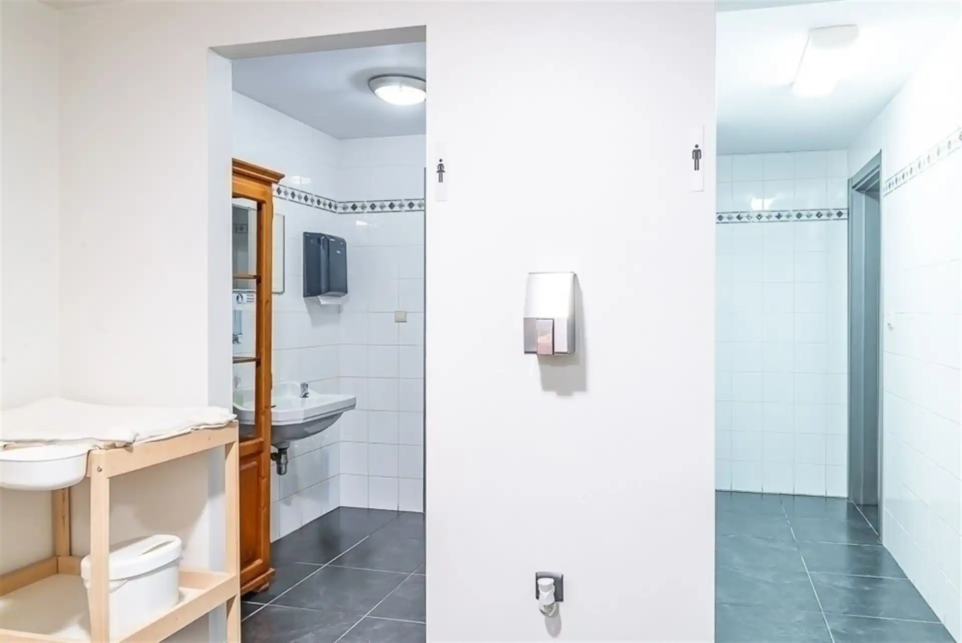 Karakteristiek handelshuis met ruime bovenwoning op toplocatie nabij Maasmechelen foto 23