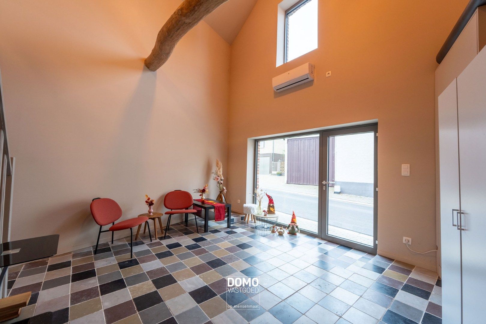 RUIME, INSTAPKLARE EN GERENOVEERDE WONING MET KANTOORGEBOUW INCLUSIEF PARKEERGELEGENHEID, TUIN EN ZWEMBAD TE MIELEN BOVEN AALST (GINGELOM) foto 24