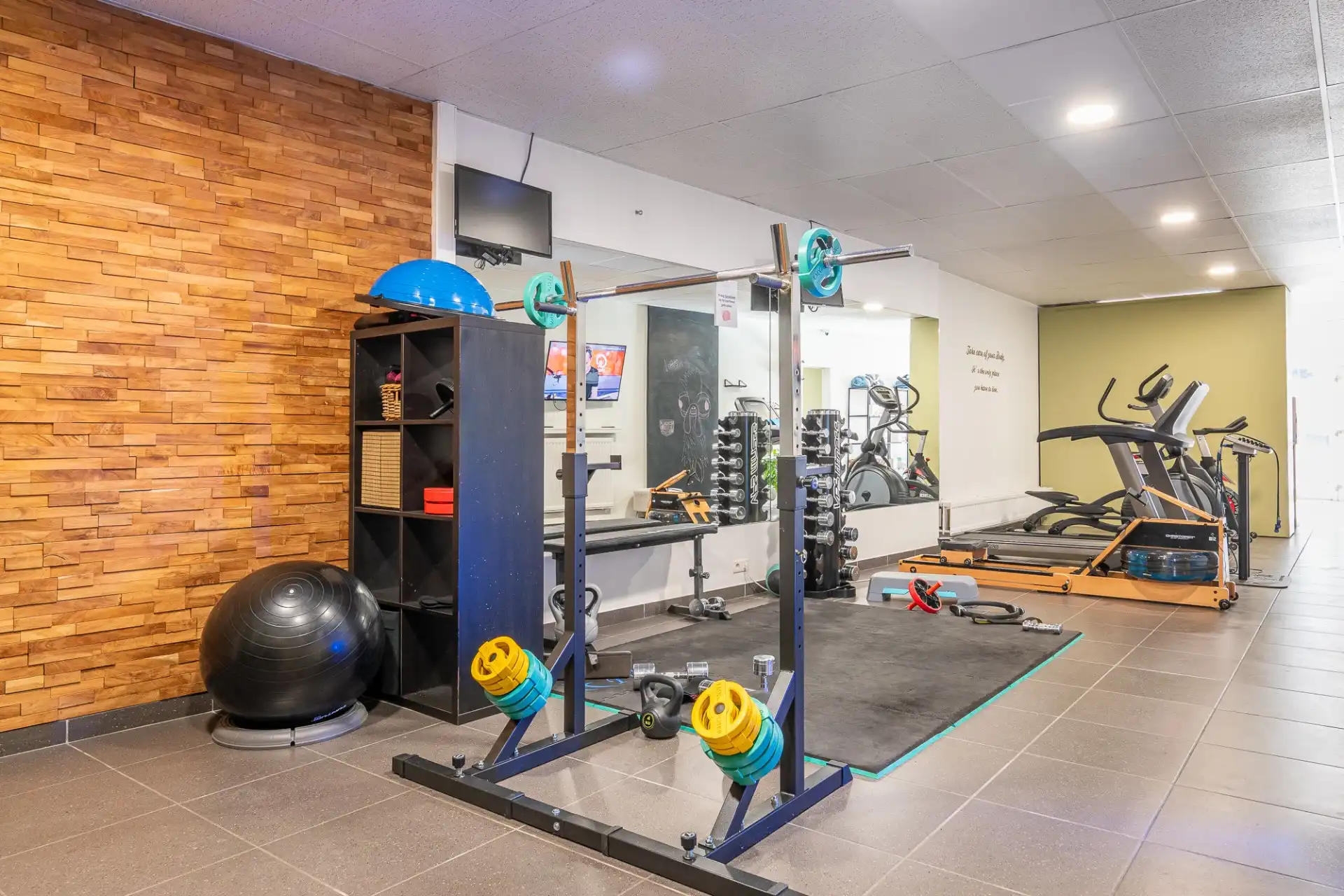 Handelsgelijkvloers en appartement op toplocatie te Tielt foto 4