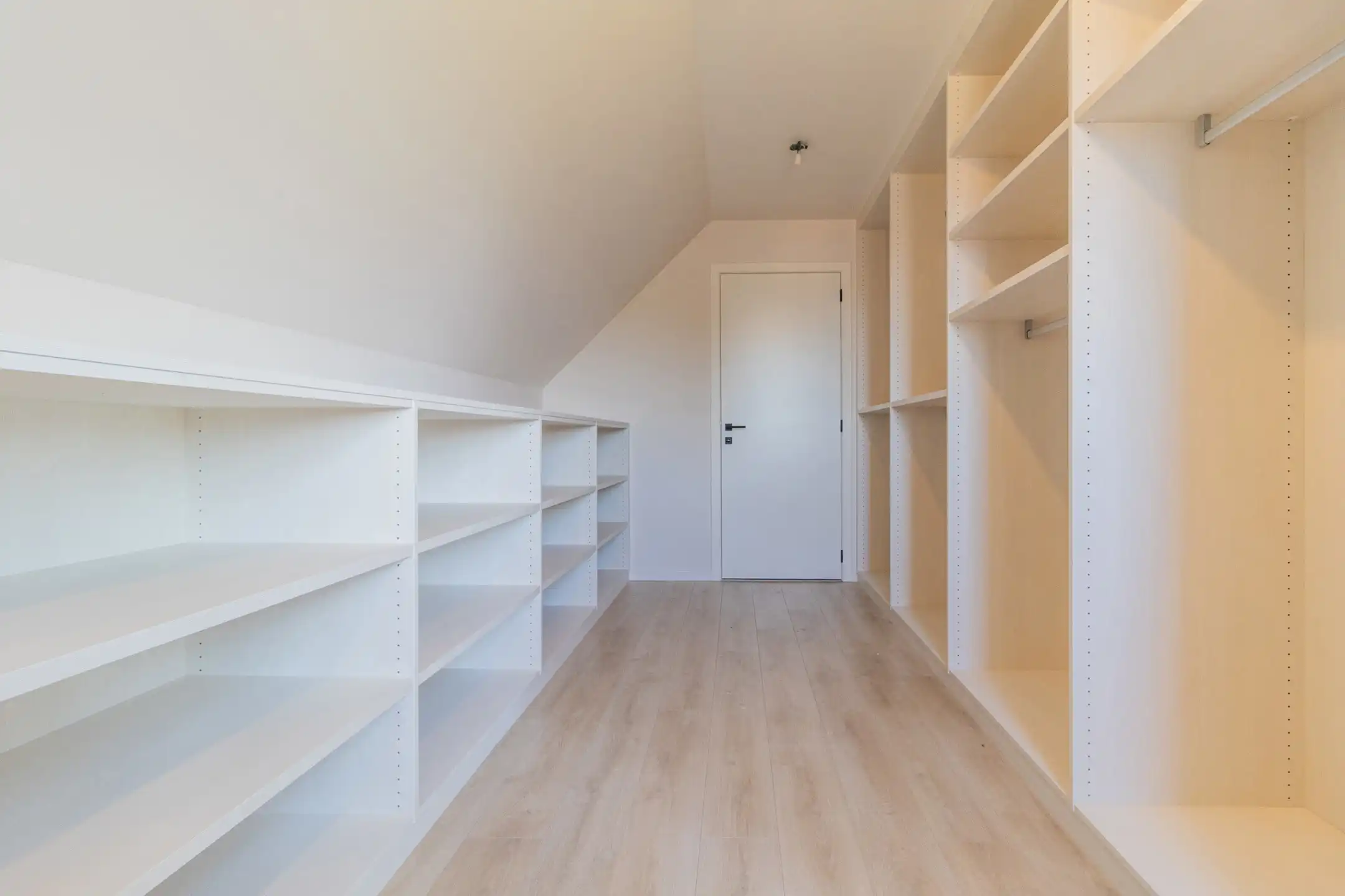 Rustig gelegen nieuwbouwwoning met 4 slaapkamers foto 18