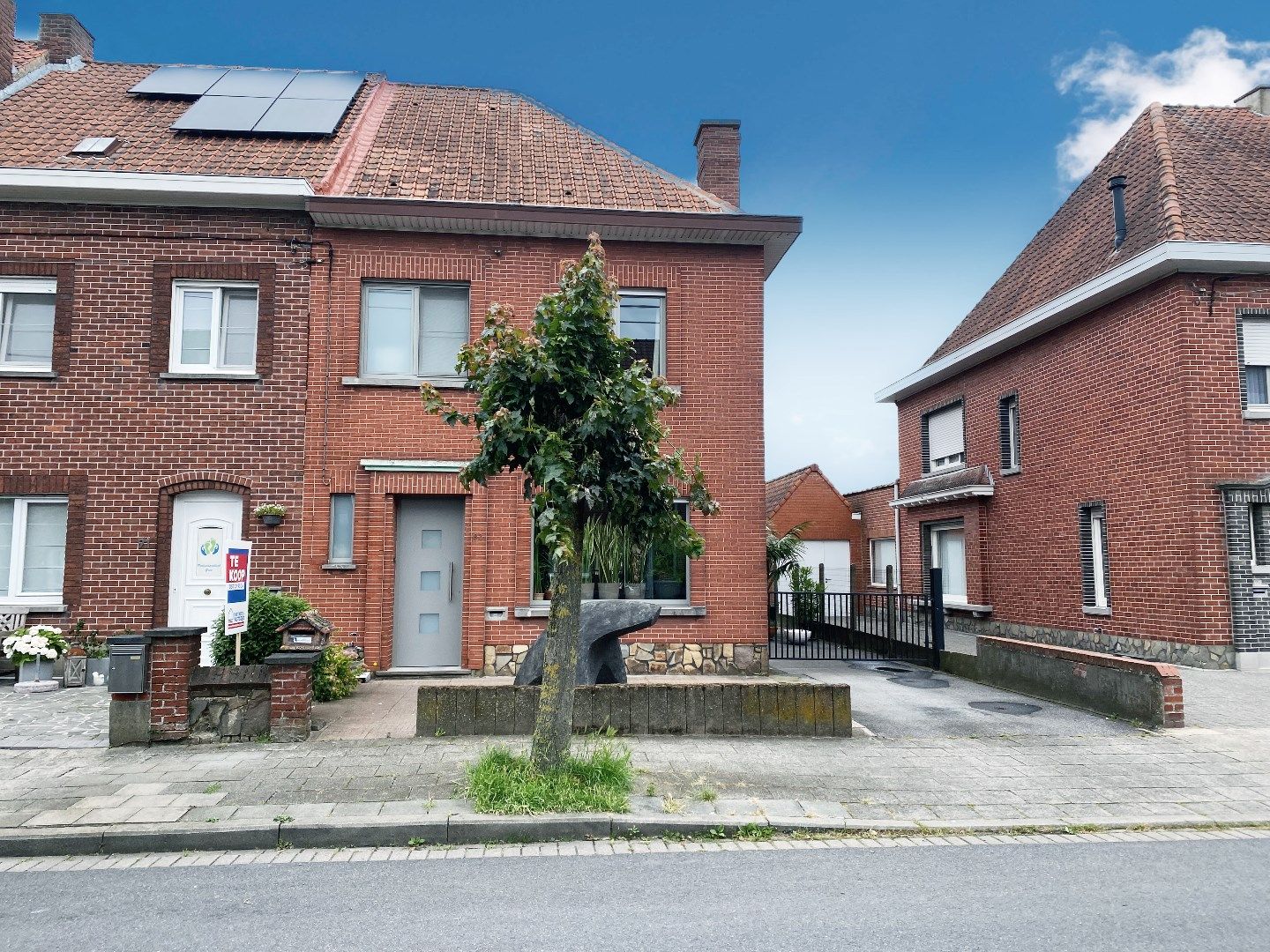 RUSTIG GELEGEN HOB MET 2 GROTE SLPKS (3 MOGELIJK), RUIME TUIN EN GARAGE foto 1