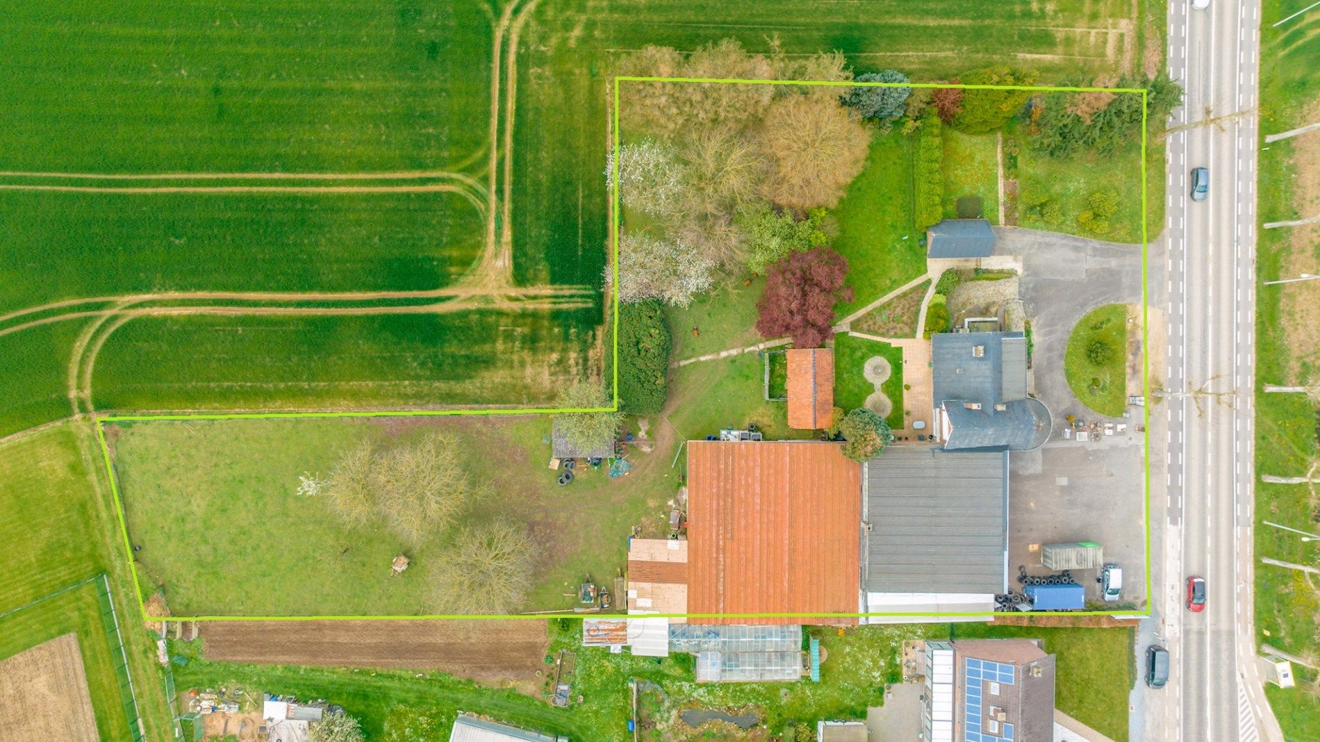 GROOT BEDRIJFSPAND MET RUIME WONING OP PERCEEL VAN 48A foto 4