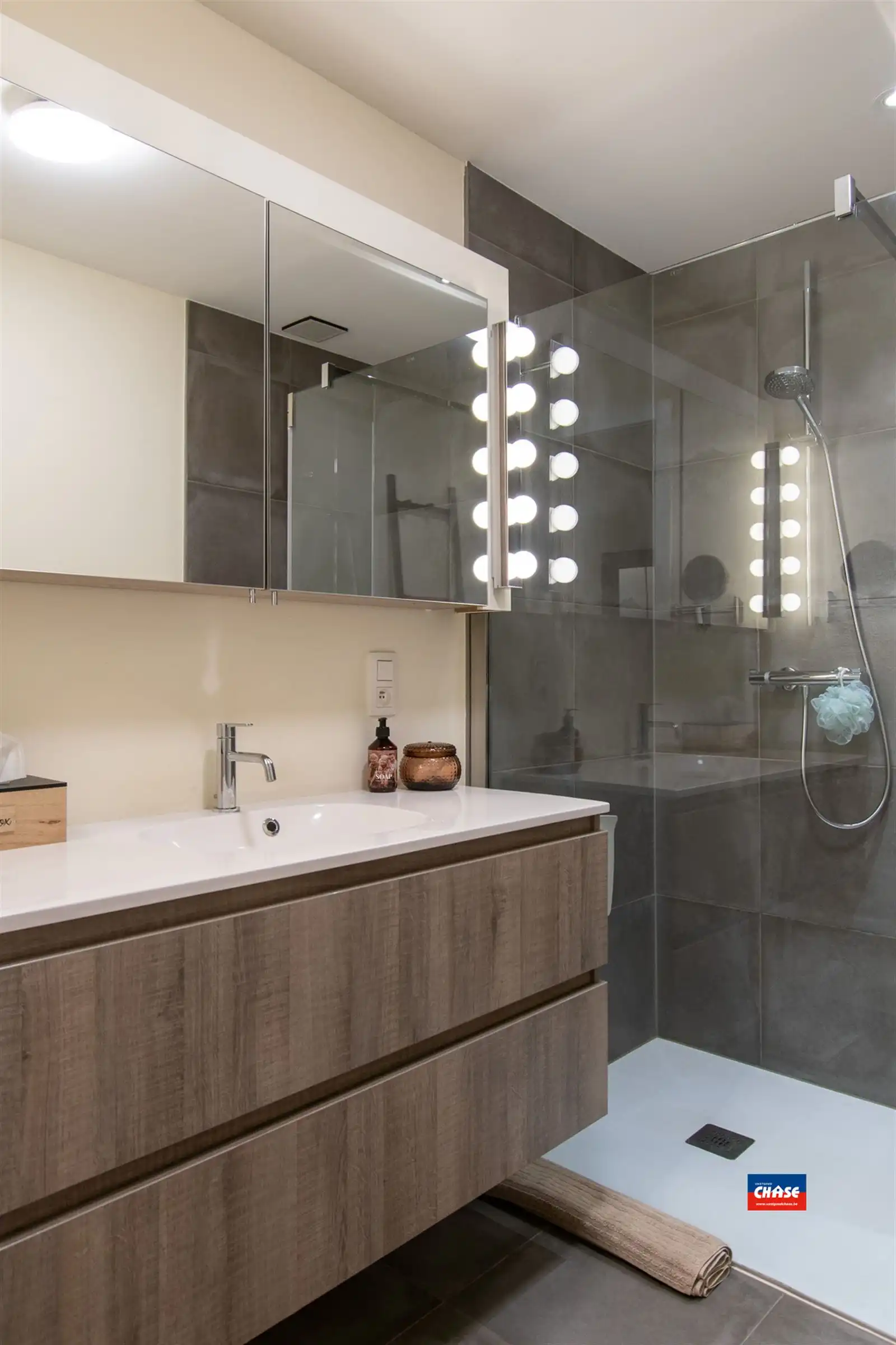 Prachtig nieuwbouwapp. met 2 slaapkamers + autostaanplaats foto 10