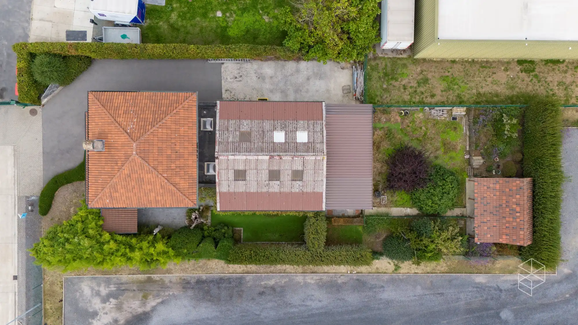 Wonen en ondernemen op één locatie: woning met loods in Ruiselede foto 3