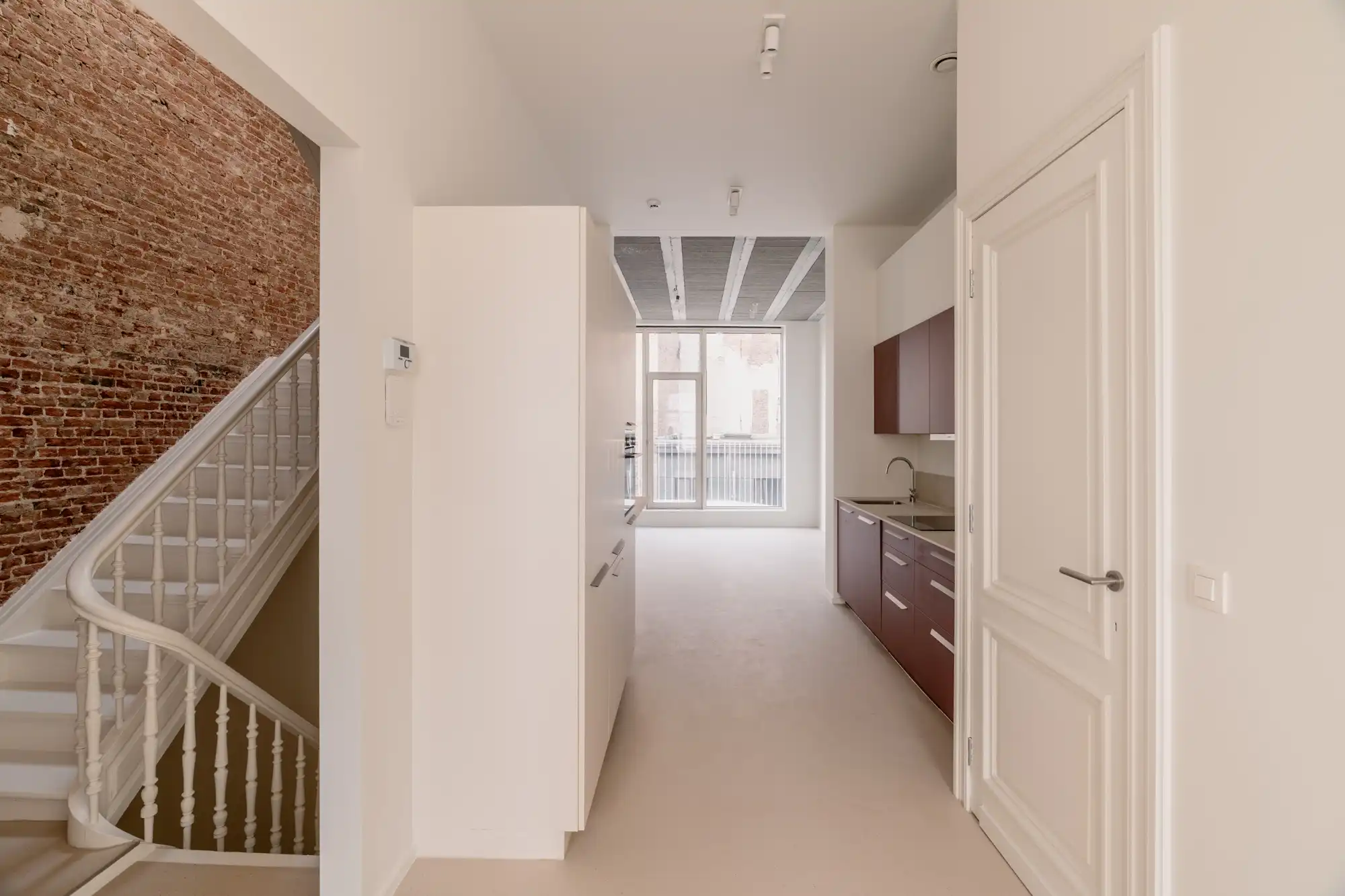 Volledig gerenoveerd duplex appartement met uitzicht op de monumentale gevel van Hilton foto {{pictureIndex}}